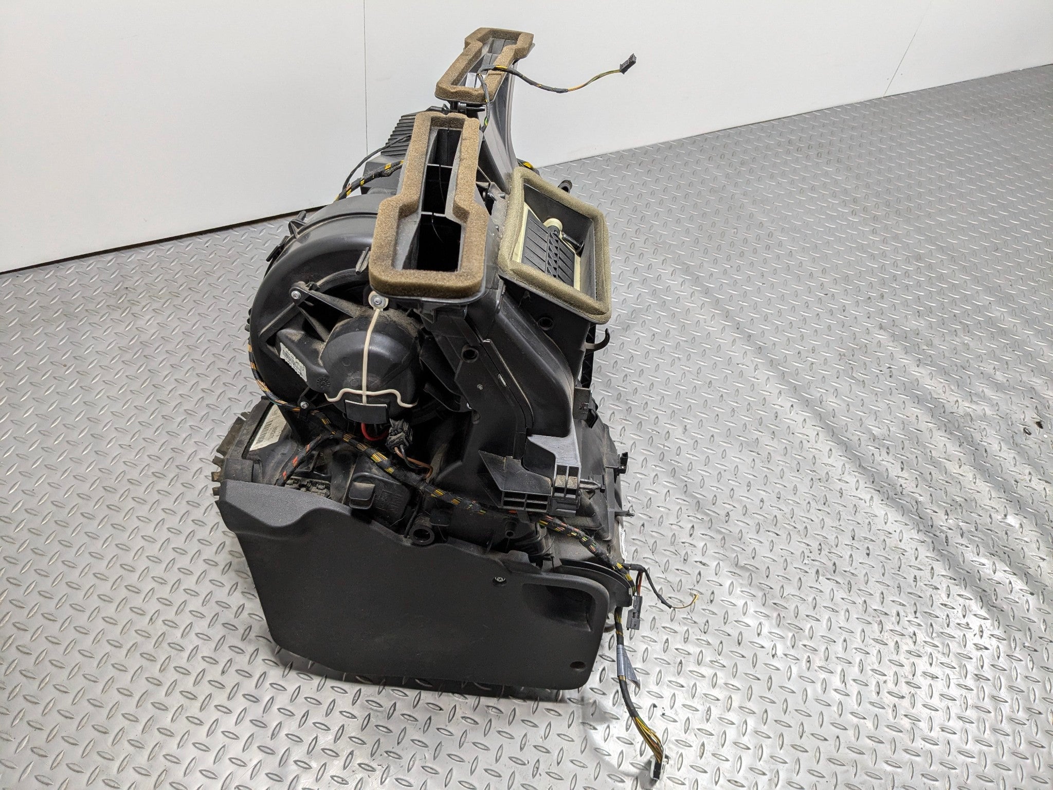 2008 - 2014 MINI COOPER OEM FRONT AC CLIMATE HEATER BLOWER HOUSING ASSEMBLY