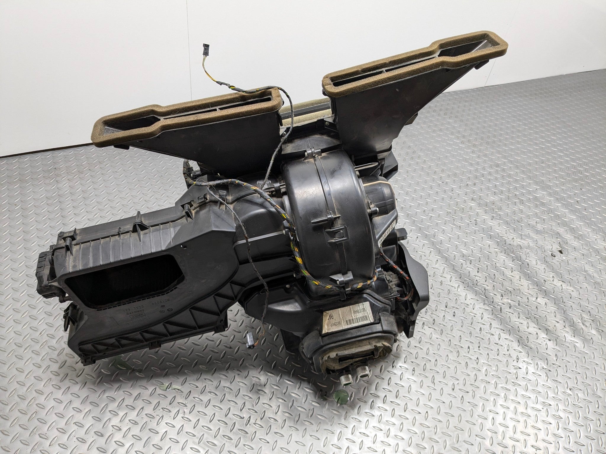 2008 - 2014 MINI COOPER OEM FRONT AC CLIMATE HEATER BLOWER HOUSING ASSEMBLY