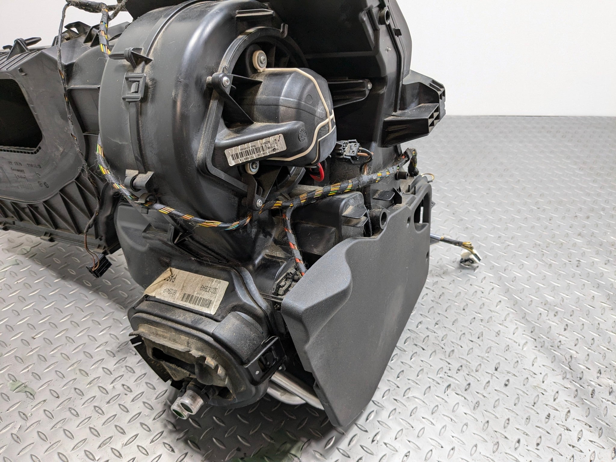 2008 - 2014 MINI COOPER OEM FRONT AC CLIMATE HEATER BLOWER HOUSING ASSEMBLY