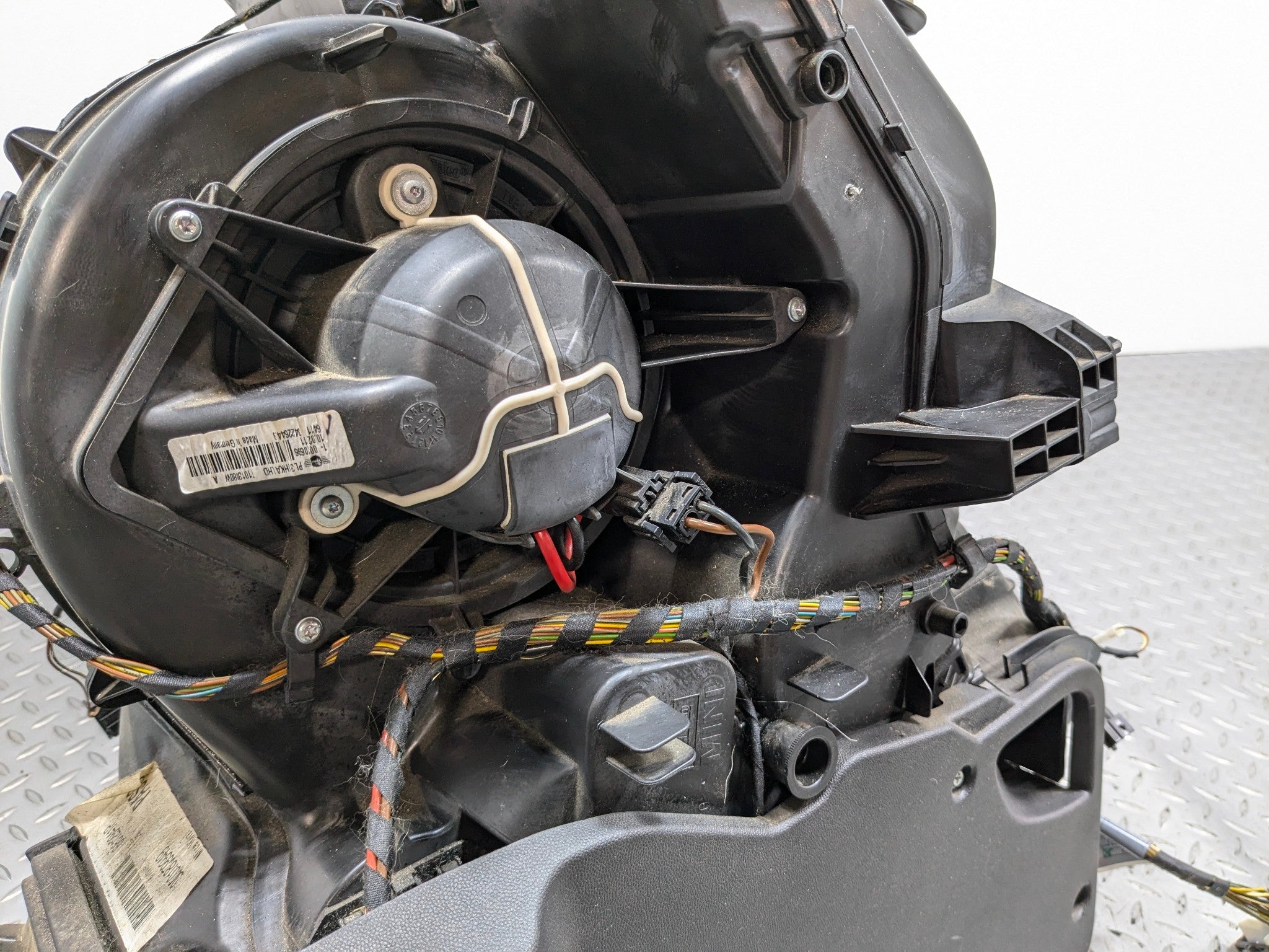 2008 - 2014 MINI COOPER OEM FRONT AC CLIMATE HEATER BLOWER HOUSING ASSEMBLY