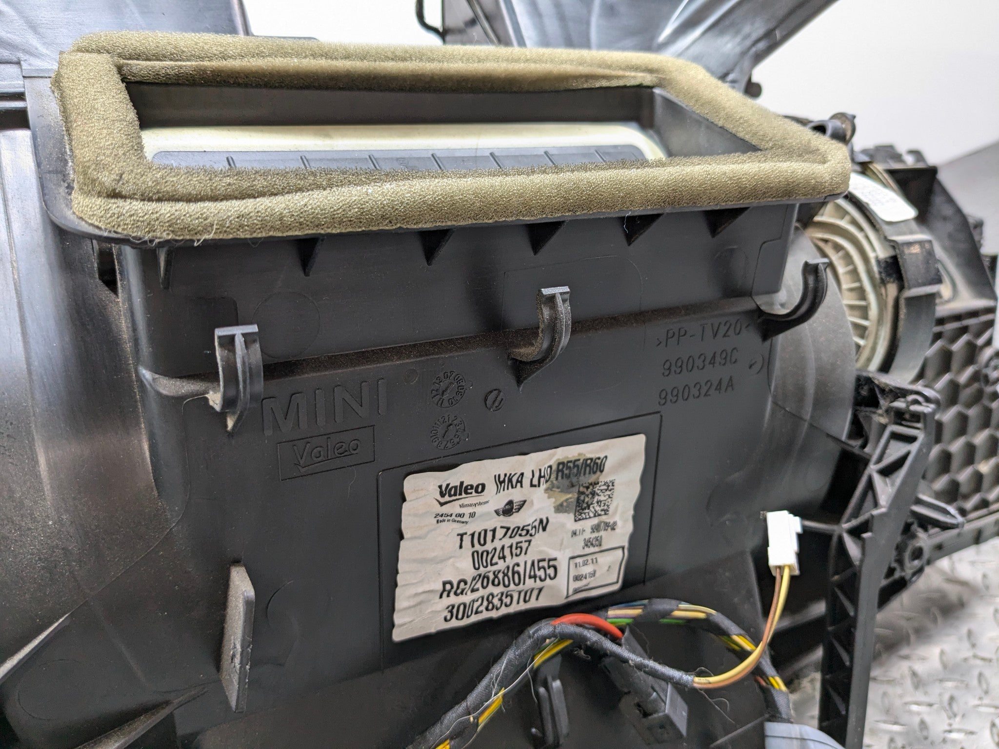 2008 - 2014 MINI COOPER OEM FRONT AC CLIMATE HEATER BLOWER HOUSING ASSEMBLY