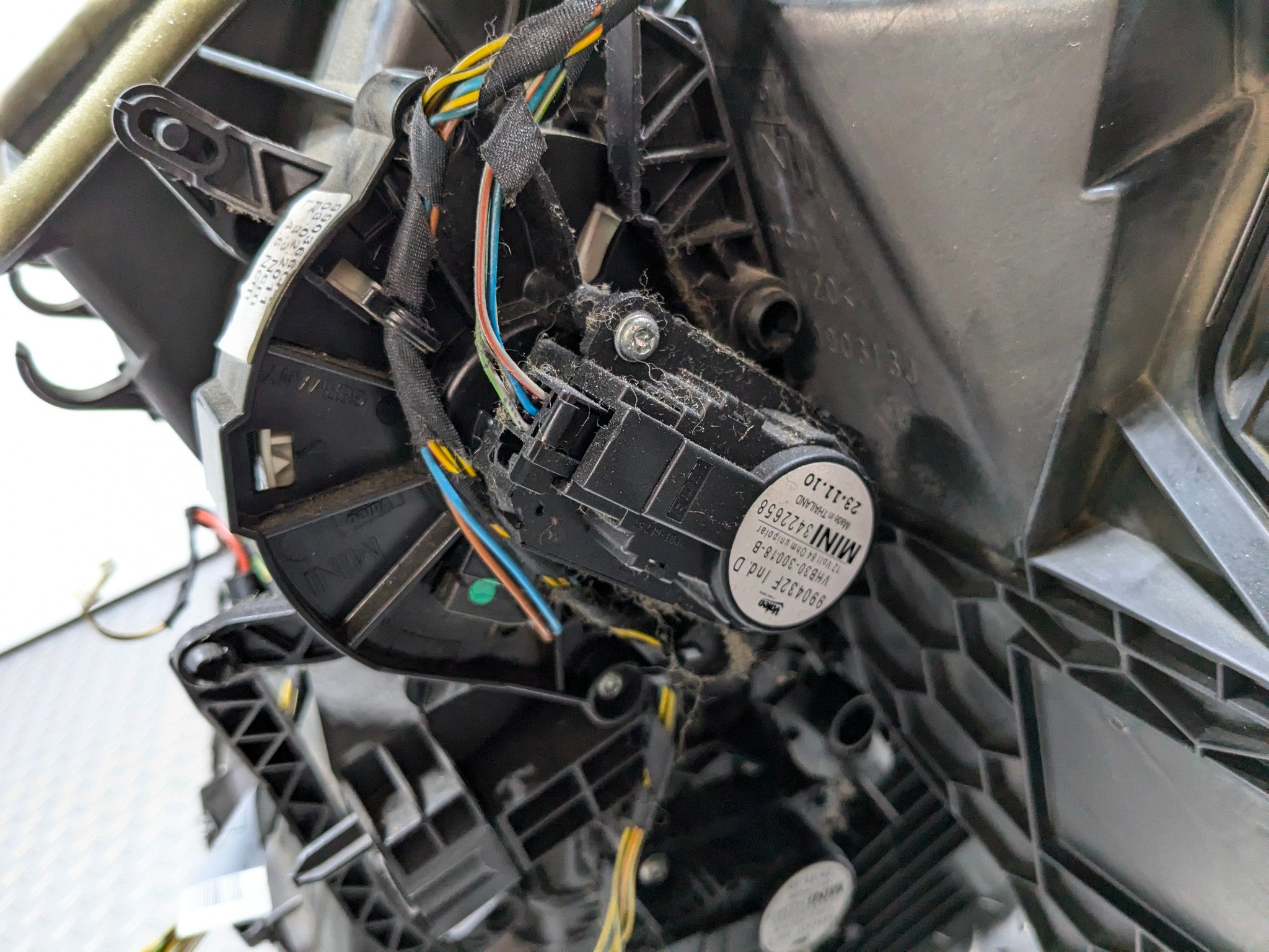 2008 - 2014 MINI COOPER OEM FRONT AC CLIMATE HEATER BLOWER HOUSING ASSEMBLY