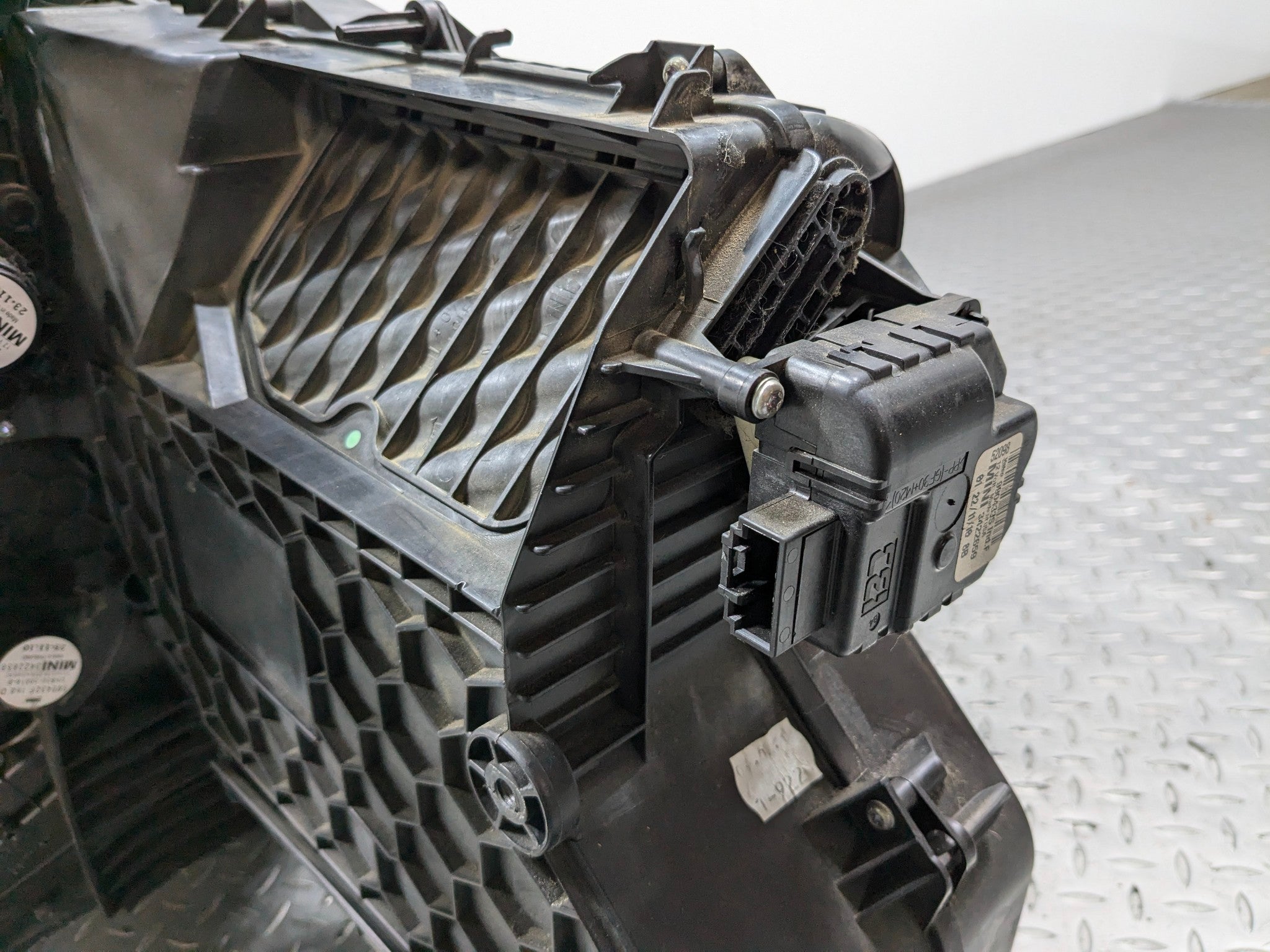 2008 - 2014 MINI COOPER OEM FRONT AC CLIMATE HEATER BLOWER HOUSING ASSEMBLY