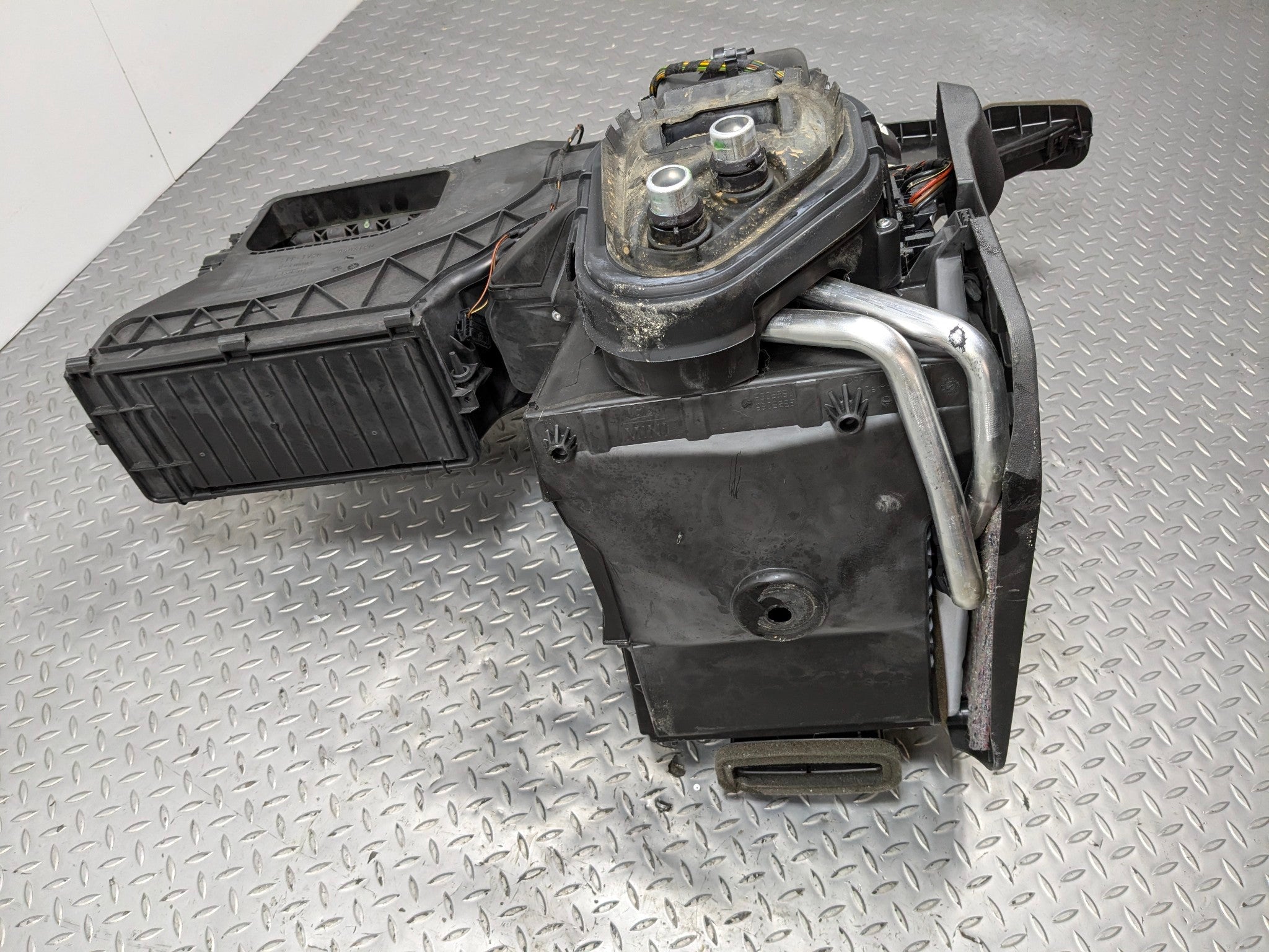 2008 - 2014 MINI COOPER OEM FRONT AC CLIMATE HEATER BLOWER HOUSING ASSEMBLY
