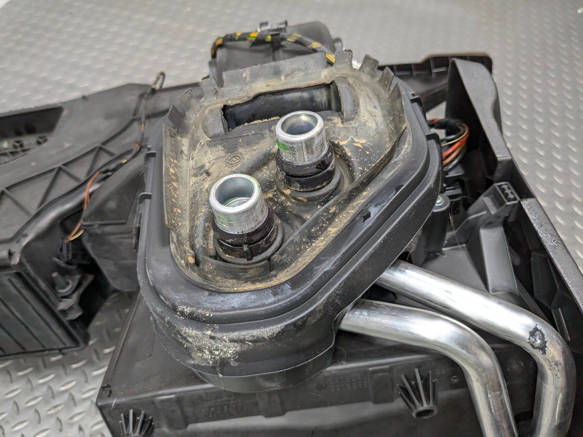 2008 - 2014 MINI COOPER OEM FRONT AC CLIMATE HEATER BLOWER HOUSING ASSEMBLY