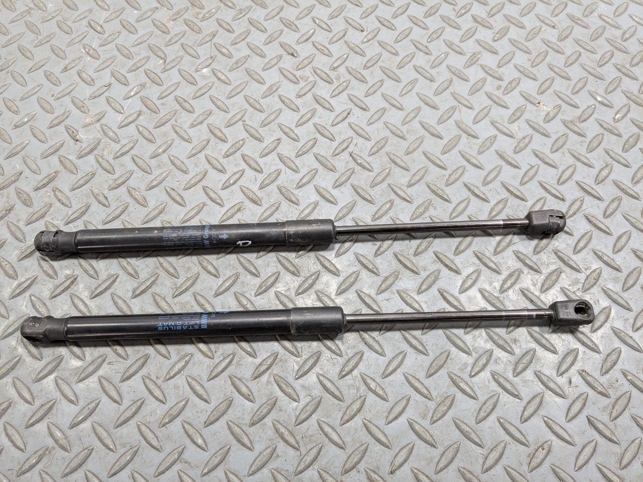 2008 - 2014 MINI COOPER OEM HATCH SUPPORT STRUTS REAR LEFT AND RIGHT SET