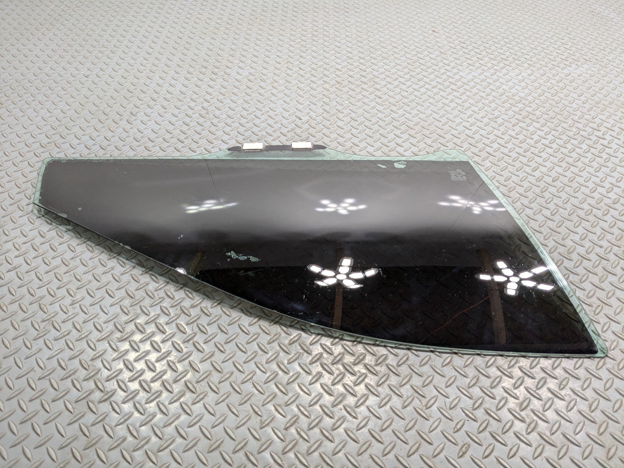2004 - 2006 ACURA TL OEM DOOR WINDOW GLASS FRONT RIGHT PASSENGER SIDE