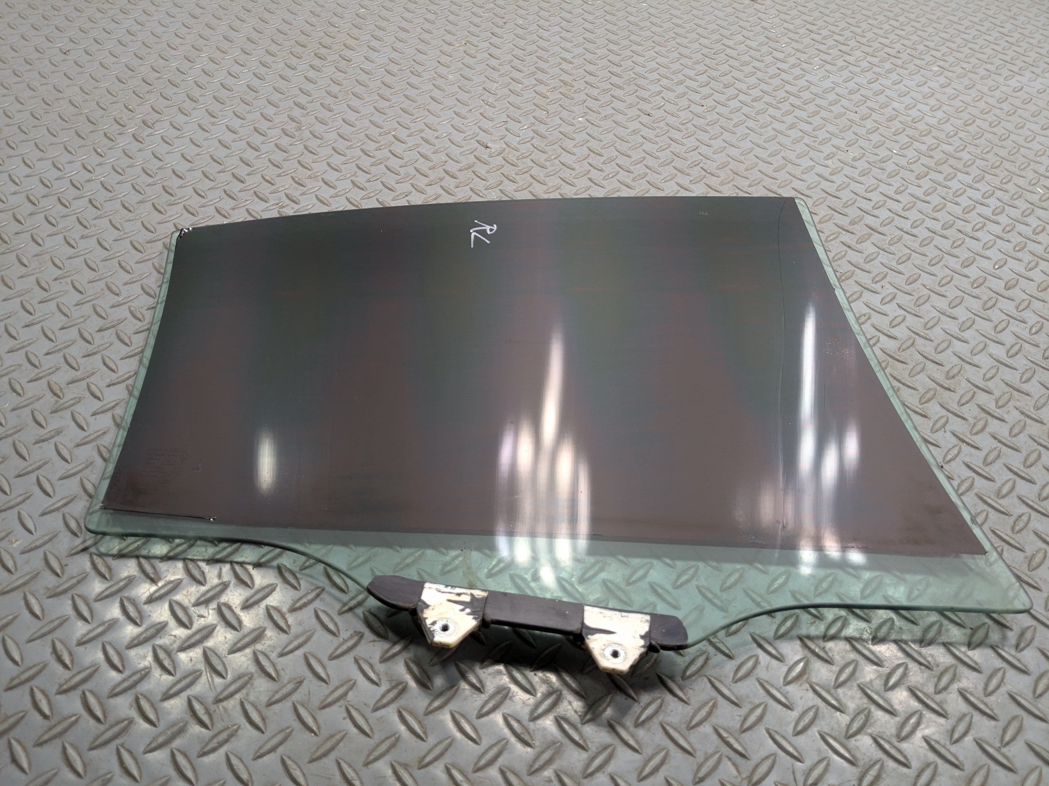 2004 - 2006 ACURA TL OEM DOOR WINDOW GLASS REAR LEFT DRIVER SIDE
