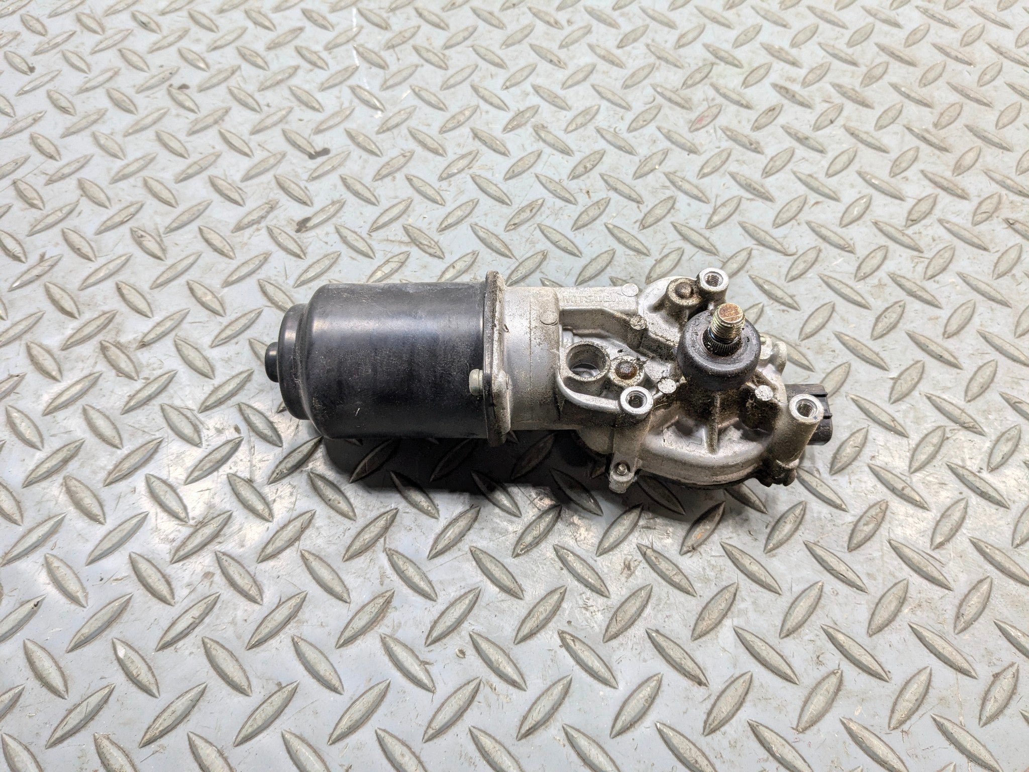 2004 - 2006 ACURA TL OEM WINDSHIELD WIPER MOTOR FRONT ASSEMBLY