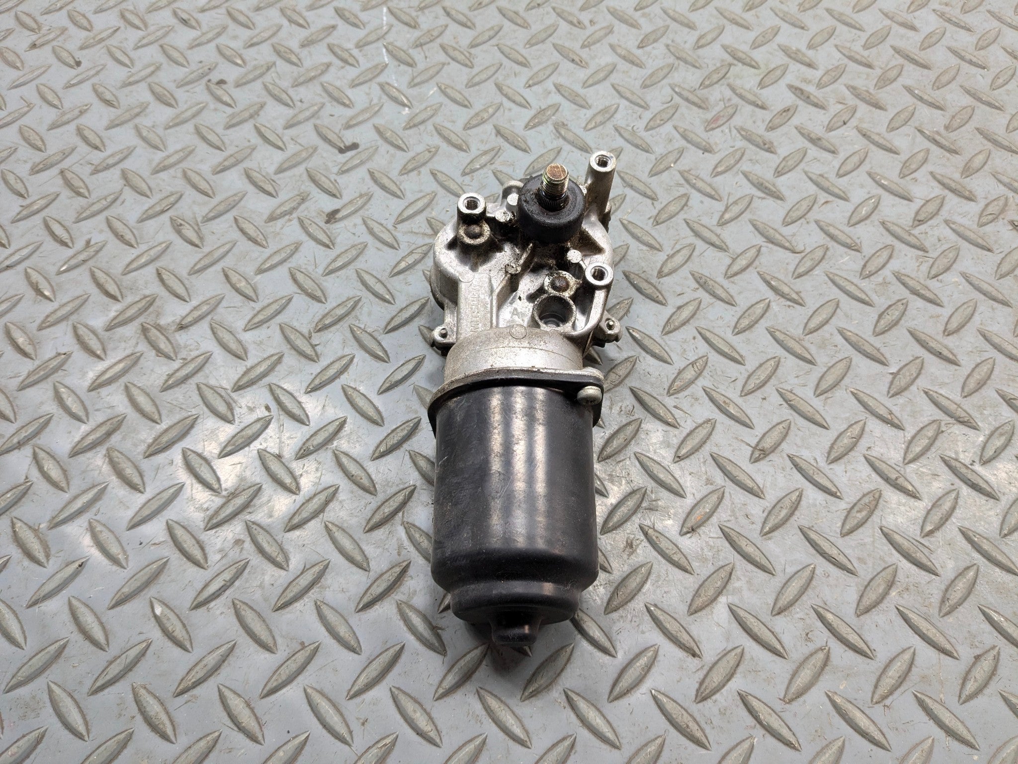 2004 - 2006 ACURA TL OEM WINDSHIELD WIPER MOTOR FRONT ASSEMBLY