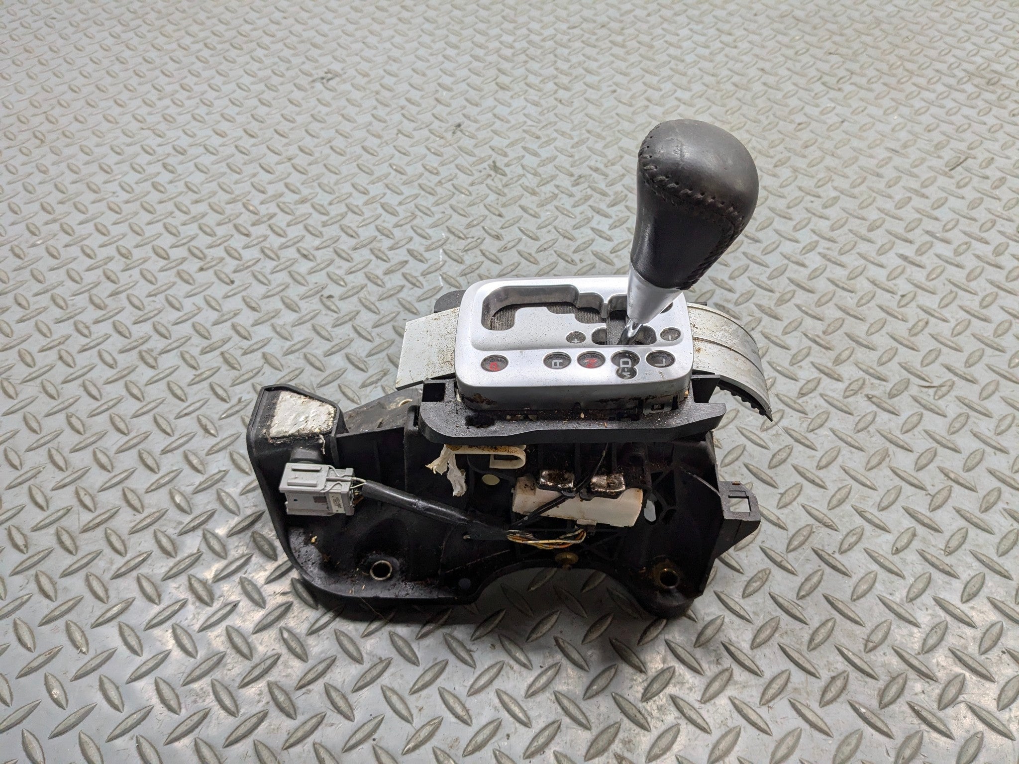 2004 - 2006 ACURA TL OEM AUTOMATIC TRANSMISSION GEAR FLOOR SHIFTER LEVER