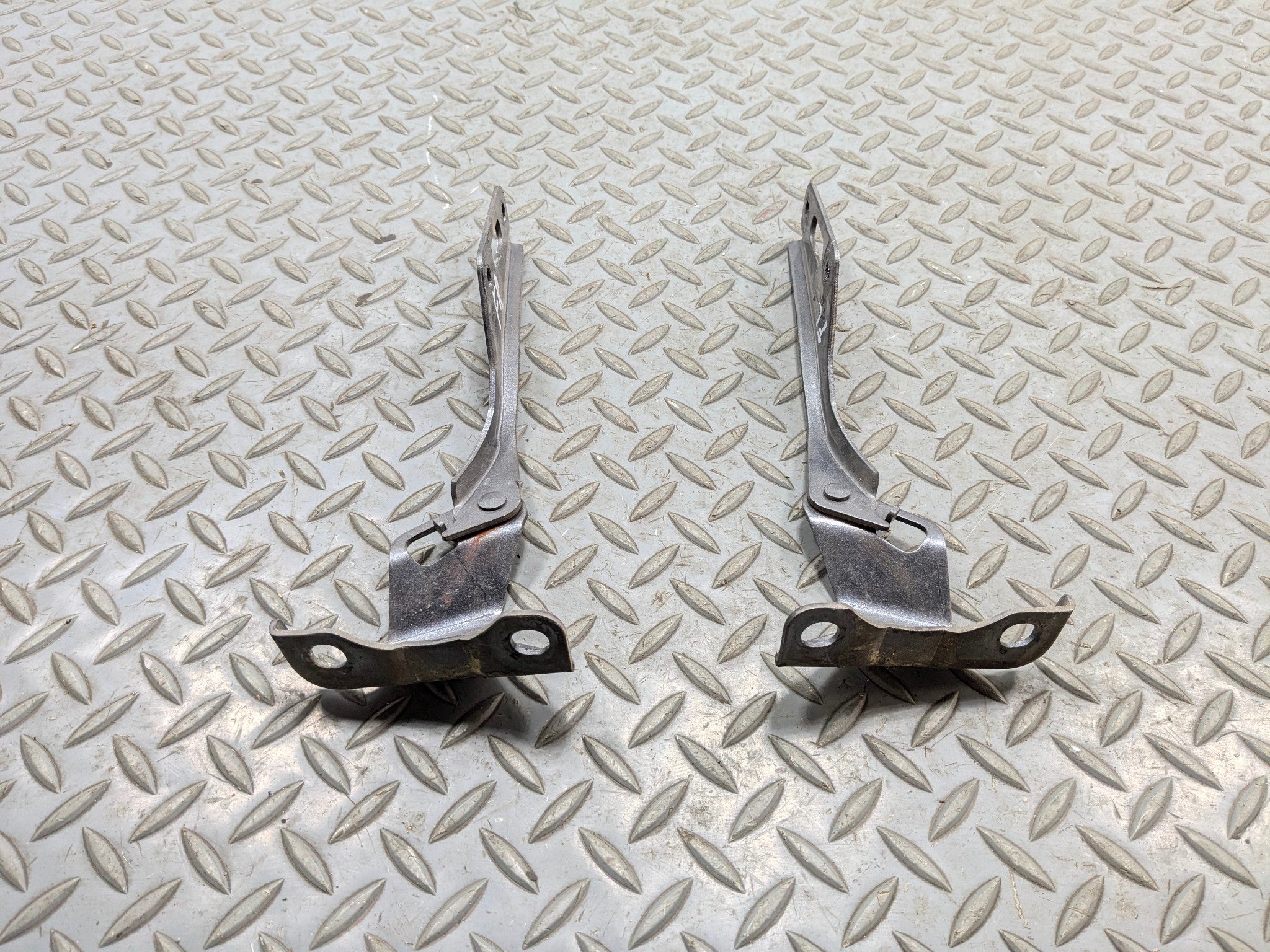 2004 - 2006 ACURA TL OEM HOOD HINGE SET FRONT LEFT AND RIGHT SIDE