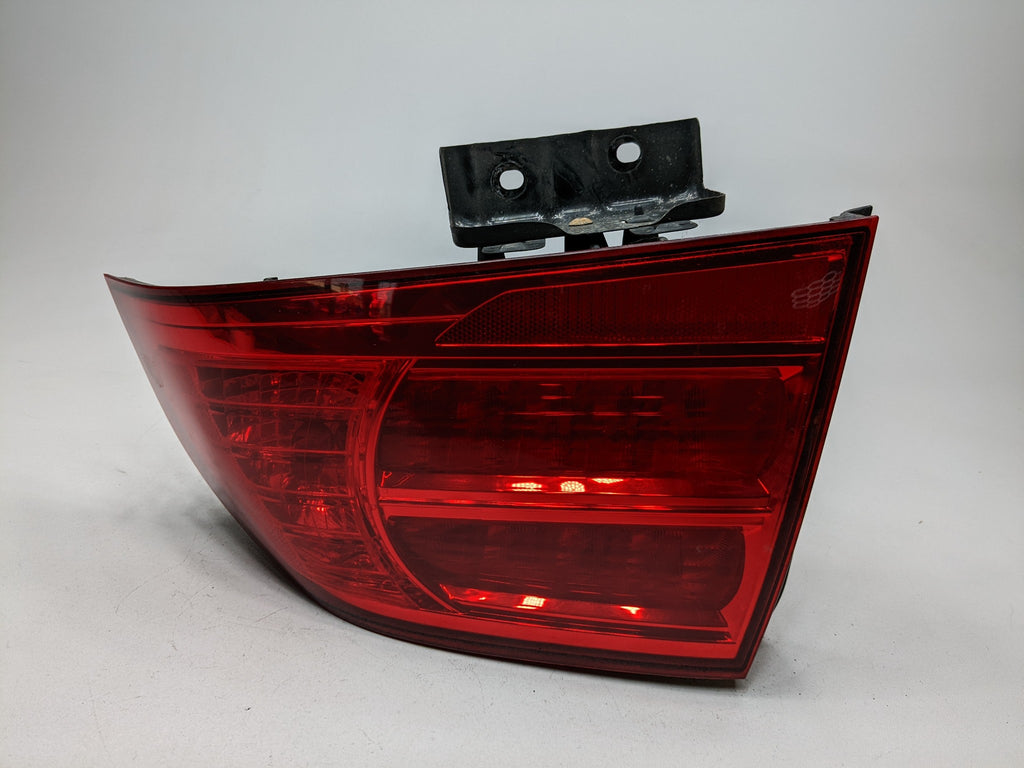 2004 - 2006 ACURA TL OUTER TAIL LIGHT ASSEMBLY RIGHT PASSENGER SIDE