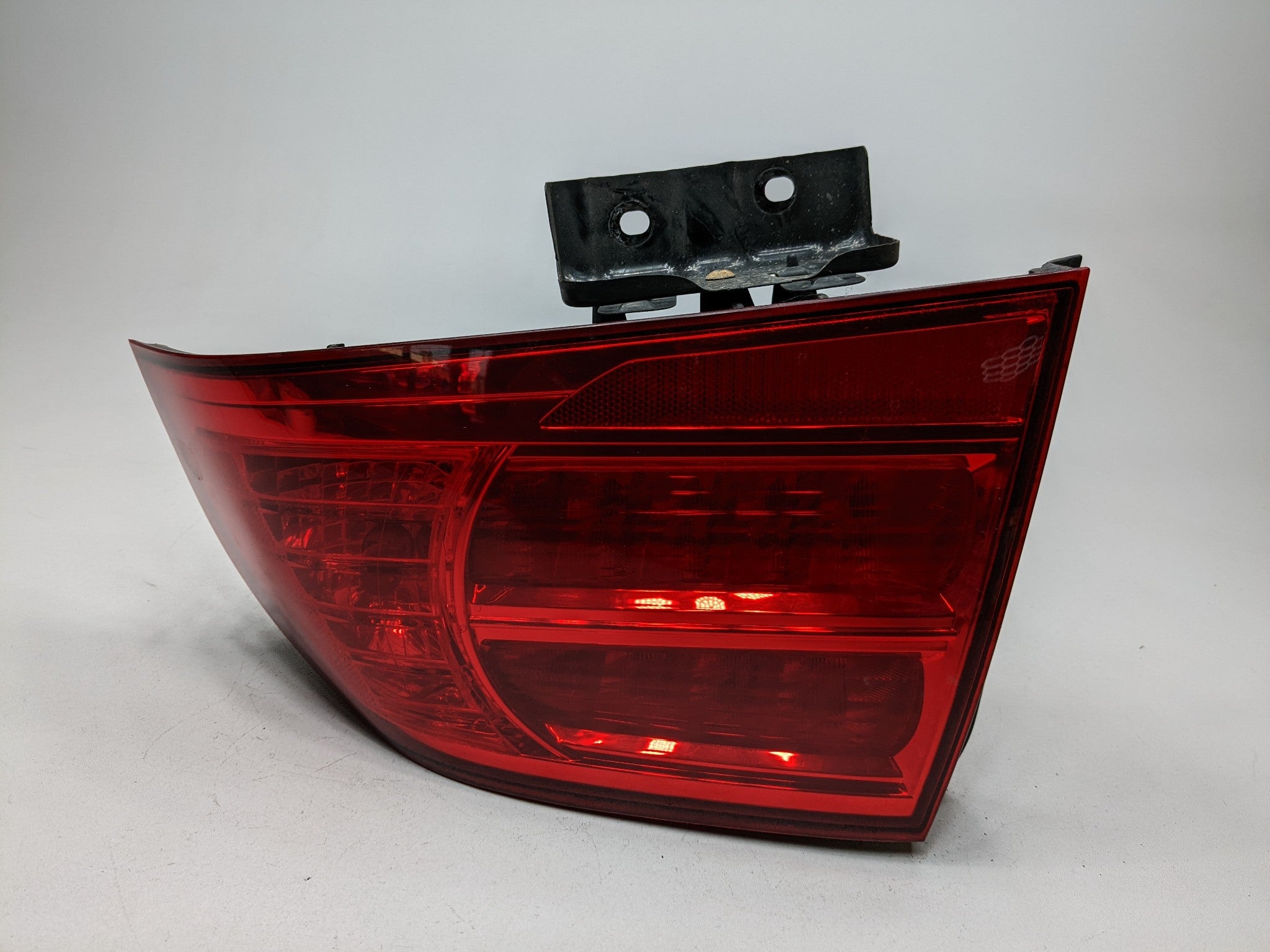 2004 - 2006 ACURA TL OUTER TAIL LIGHT ASSEMBLY RIGHT PASSENGER SIDE