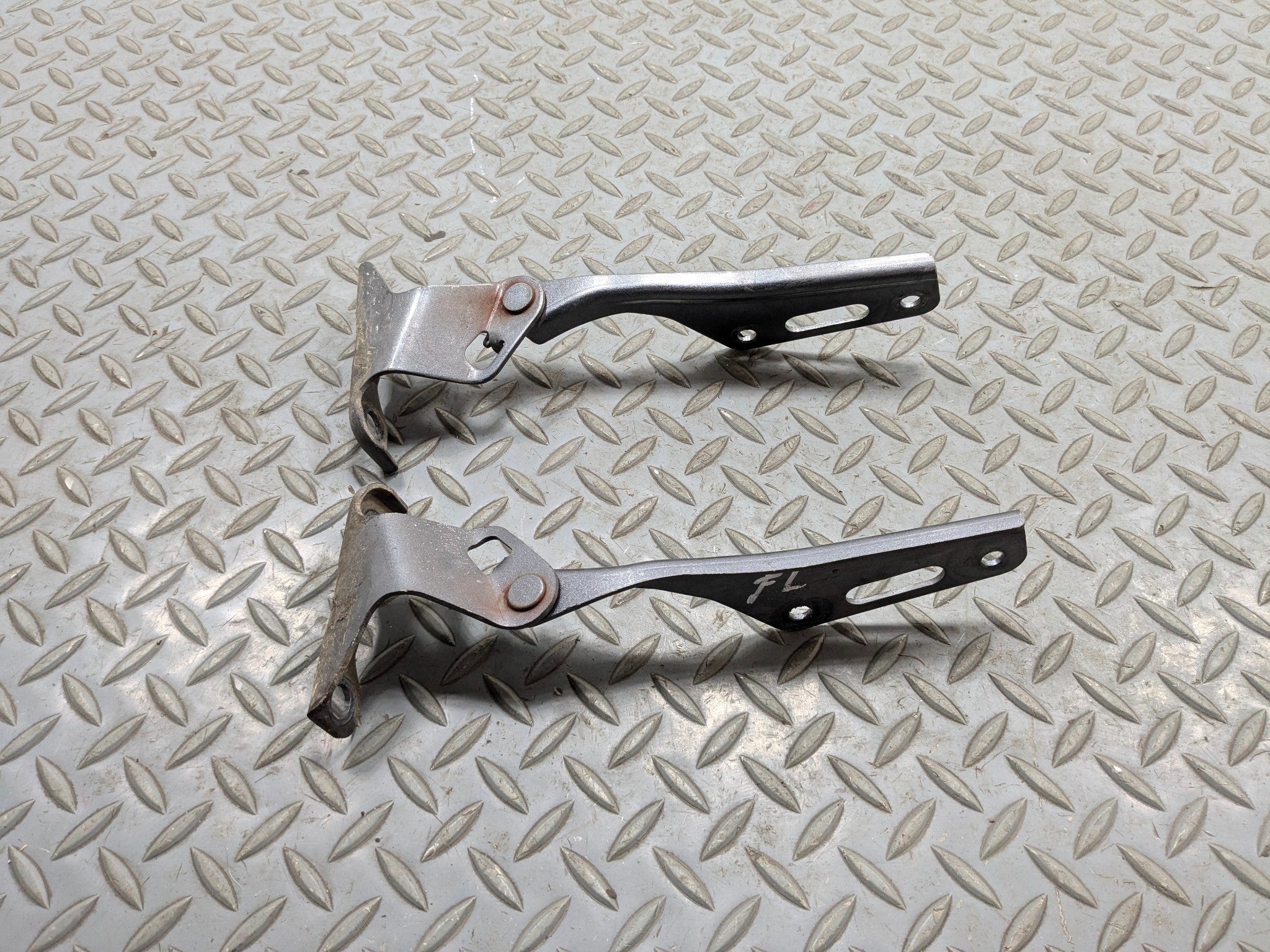 2004 - 2006 ACURA TL OEM HOOD HINGE SET FRONT LEFT AND RIGHT SIDE