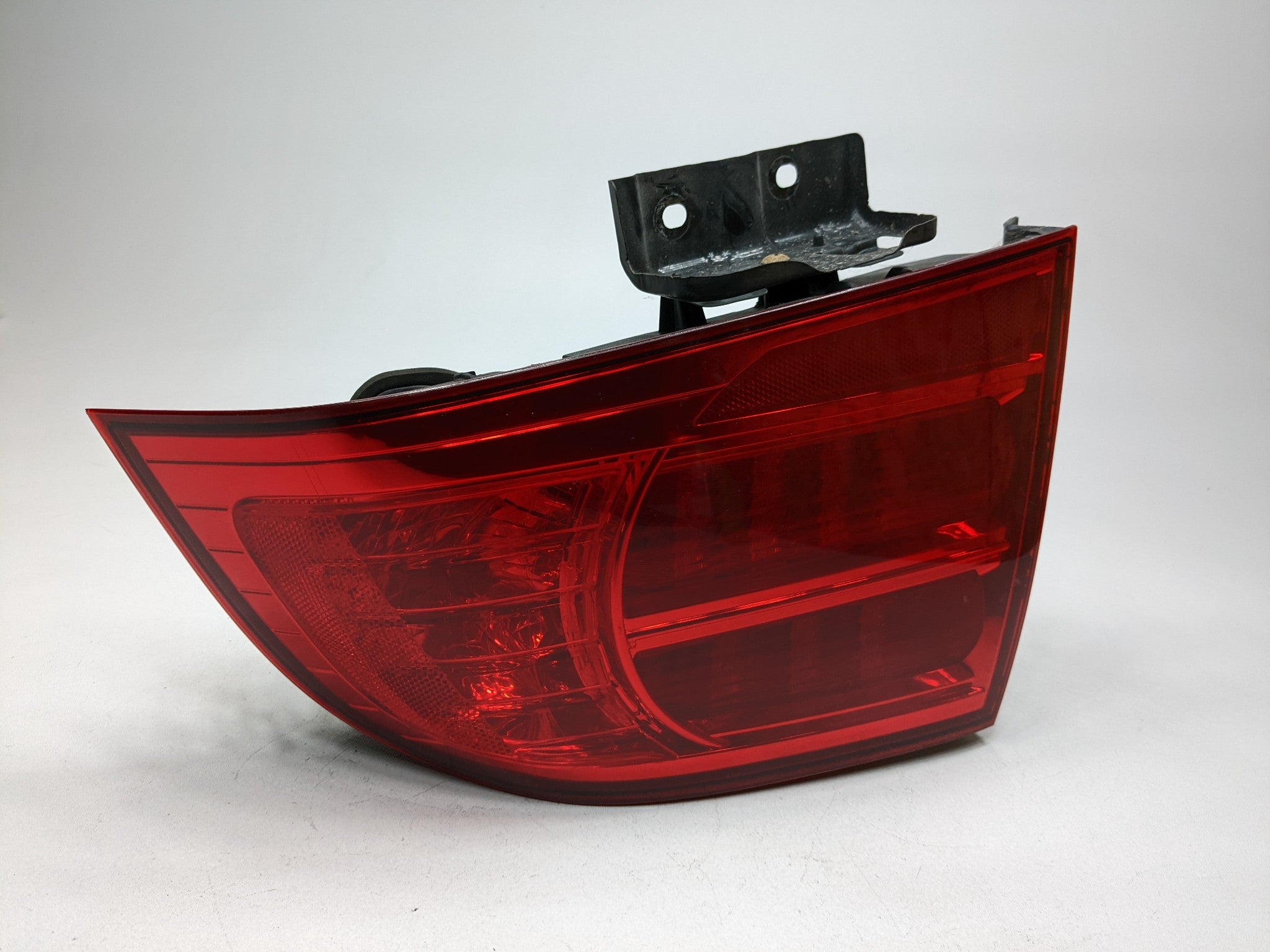 2004 - 2006 ACURA TL OUTER TAIL LIGHT ASSEMBLY RIGHT PASSENGER SIDE