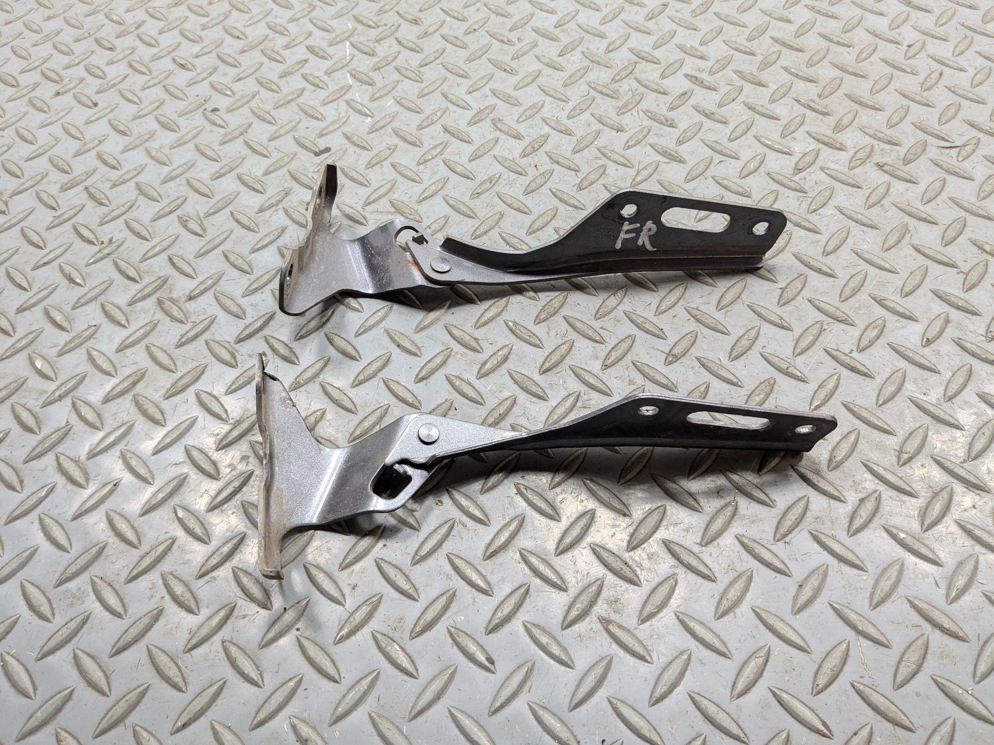 2004 - 2006 ACURA TL OEM HOOD HINGE SET FRONT LEFT AND RIGHT SIDE