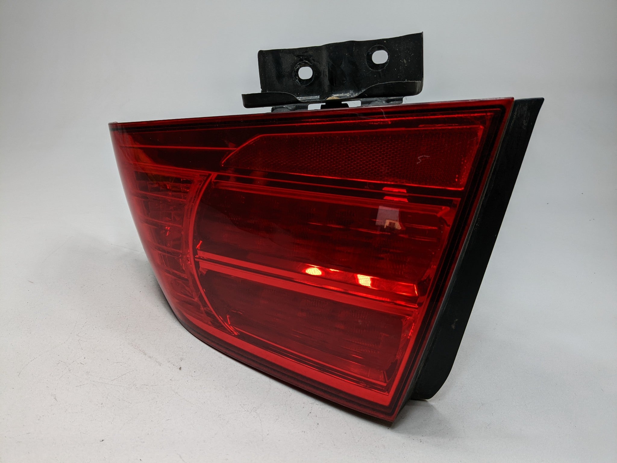 2004 - 2006 ACURA TL OUTER TAIL LIGHT ASSEMBLY RIGHT PASSENGER SIDE