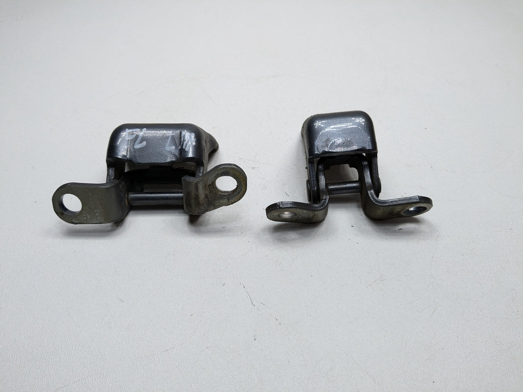 2004 - 2006 ACURA TL OEM DOOR HINGE SET FRONT LEFT SIDE UPPER AND LOWER