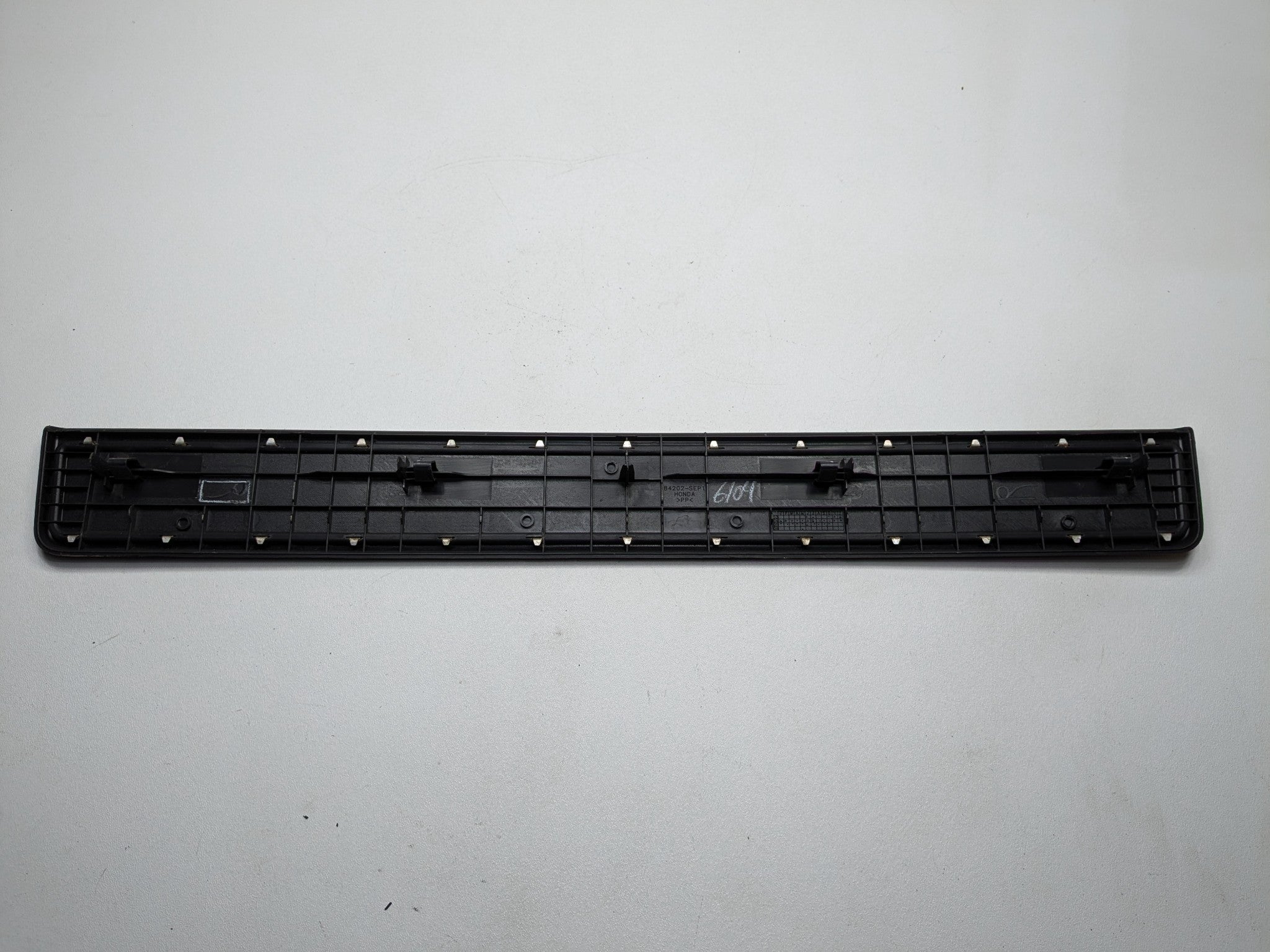 2004 - 2006 ACURA TL OEM DOOR TRIM PANEL SILL PLATE FRONT RIGHT PASSENGER SIDE