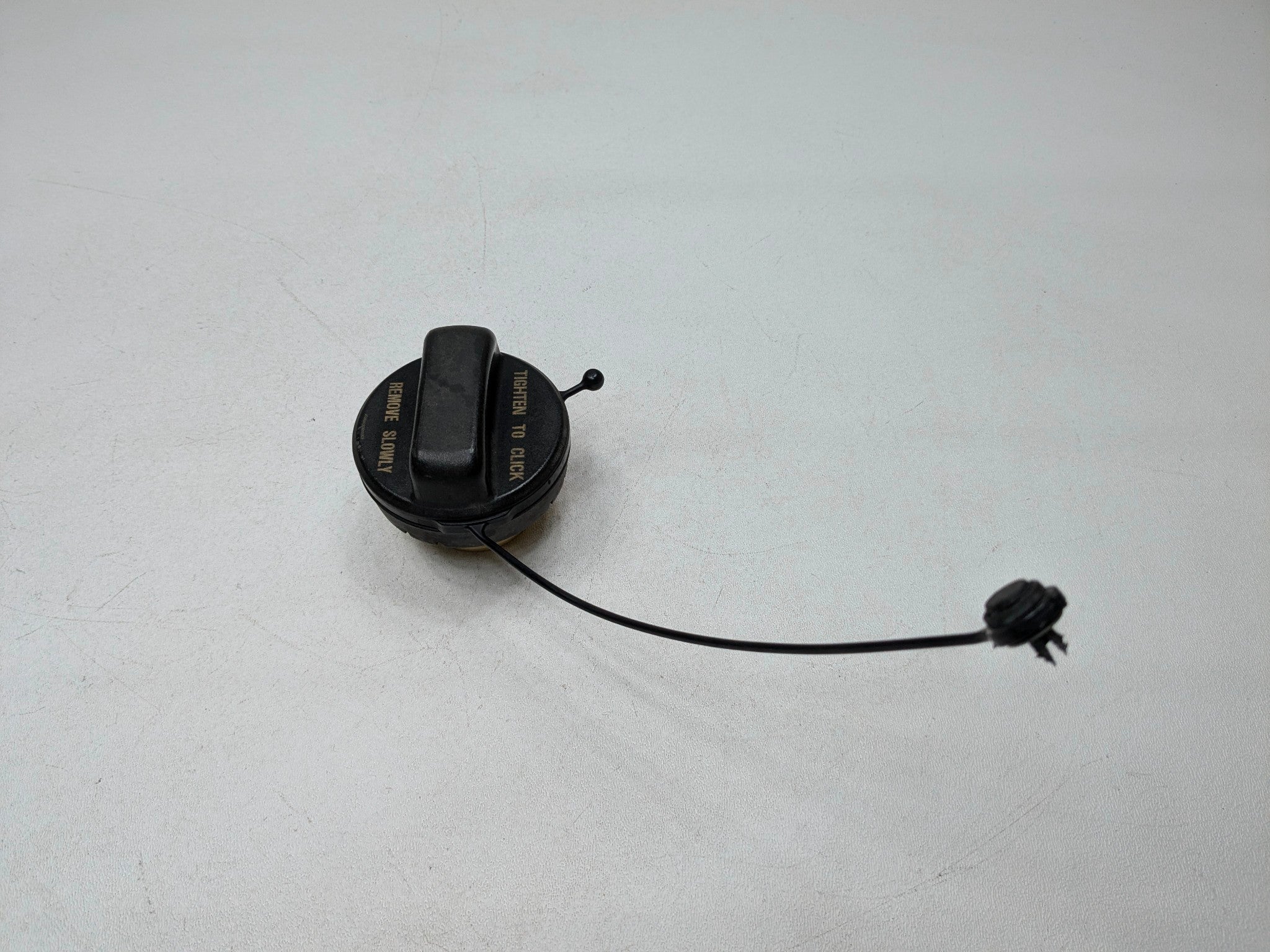 2004 - 2006 ACURA TL OEM FILLER CAP FUEL GAS TANK ASSEMBLY BLACK