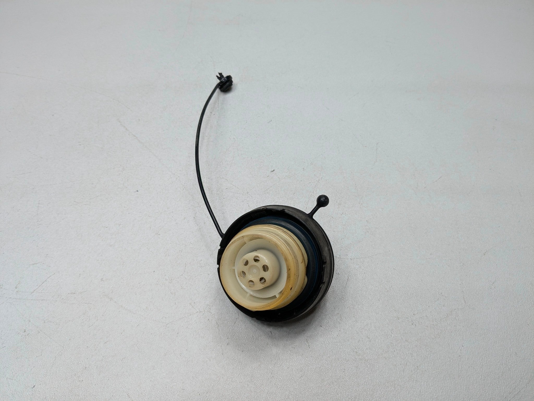 2004 - 2006 ACURA TL OEM FILLER CAP FUEL GAS TANK ASSEMBLY BLACK