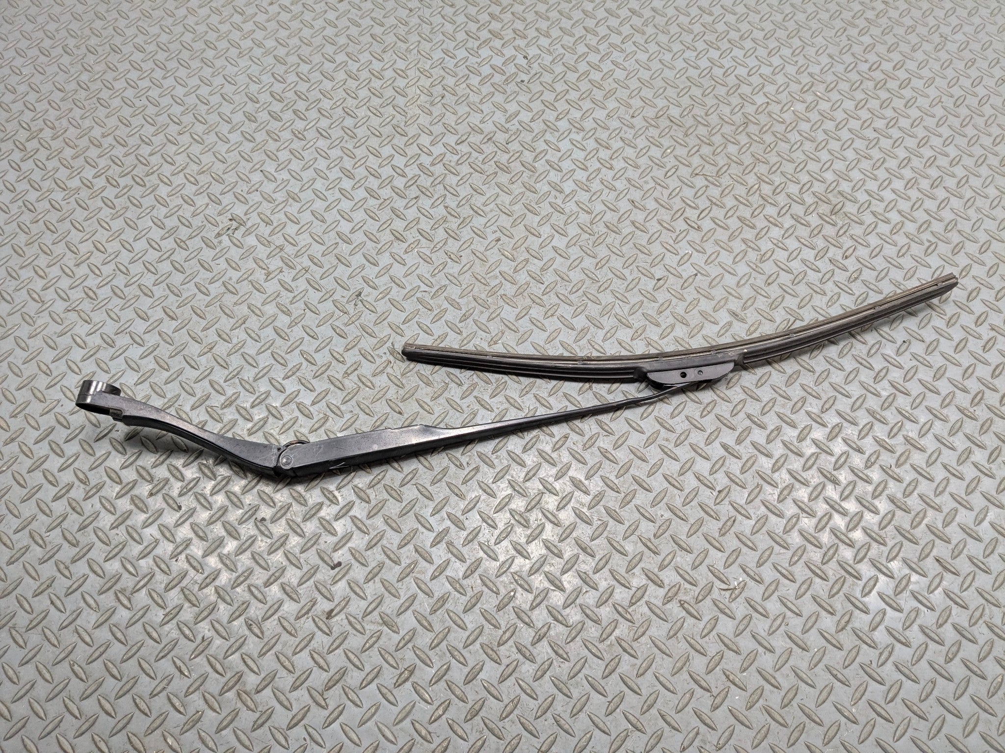 2004 - 2006 ACURA TL OEM WINDSHIELD WIPER ARM WITH BLADE FRONT LEFT DRIVER SIDE