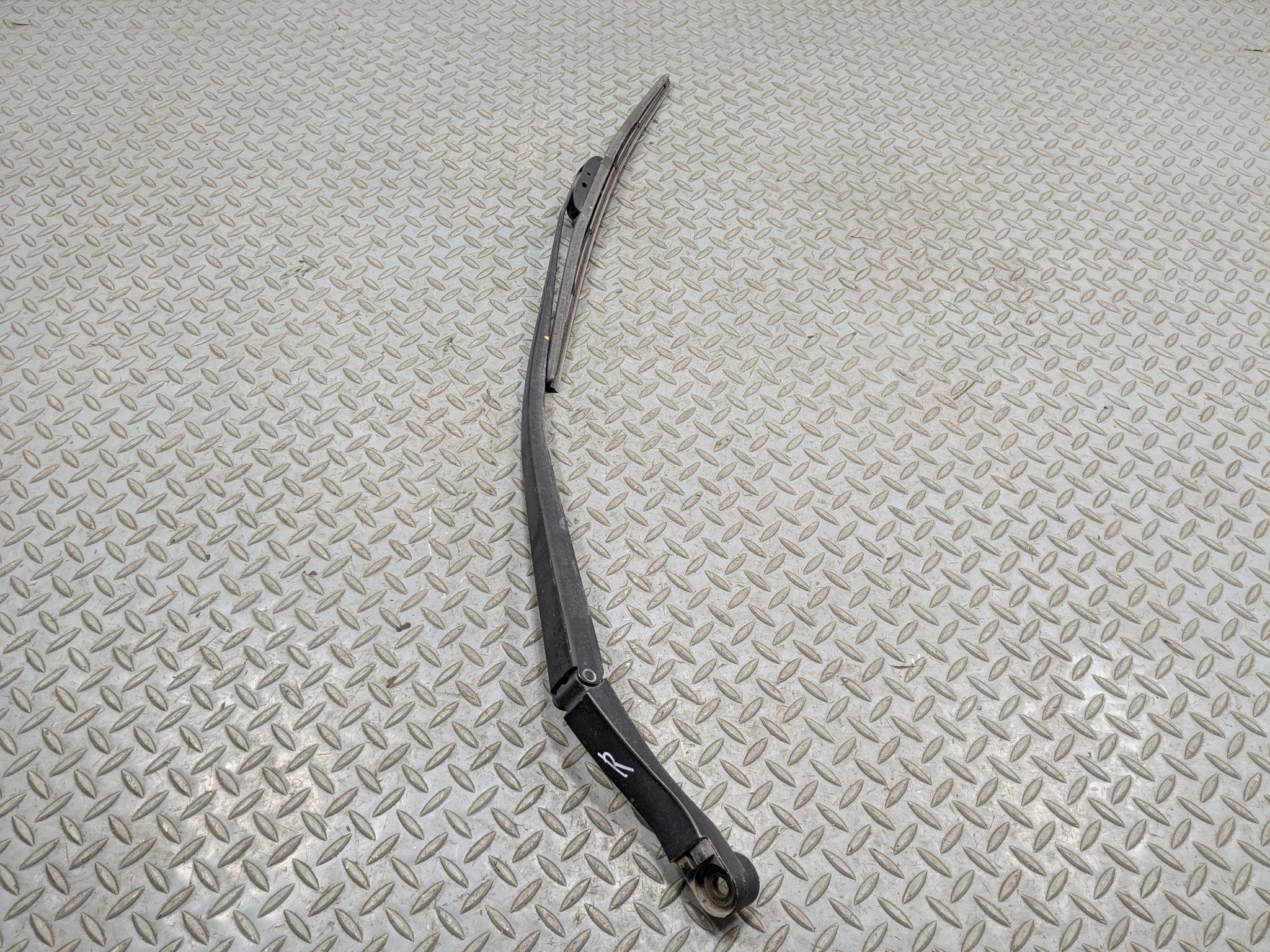 04 - 06 ACURA TL OEM WINDSHIELD WIPER ARM WITH BLADE FRONT RIGHT PASSENGER SIDE