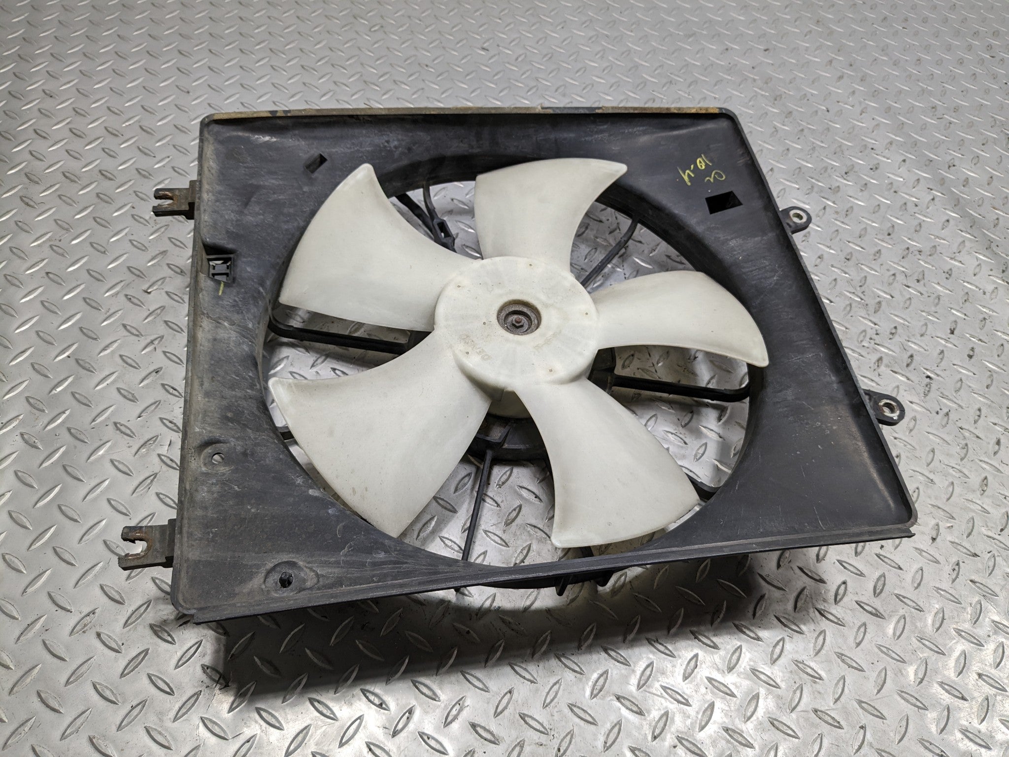 04 - 06 ACURA TL OEM ELECTRIC COOLING MOTOR FAN WITH SHROUD RIGHT PASSENGER SIDE