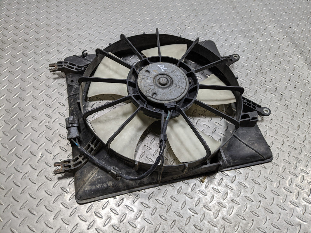 04 - 06 ACURA TL OEM ELECTRIC COOLING MOTOR FAN WITH SHROUD RIGHT PASSENGER SIDE