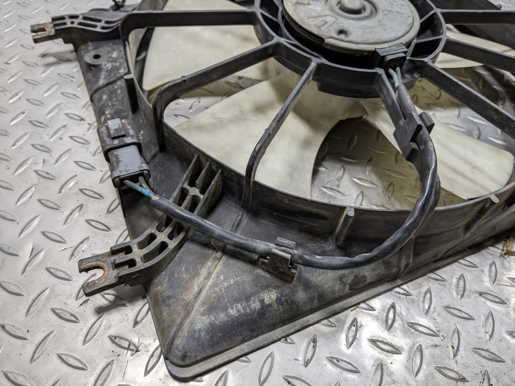 04 - 06 ACURA TL OEM ELECTRIC COOLING MOTOR FAN WITH SHROUD RIGHT PASSENGER SIDE