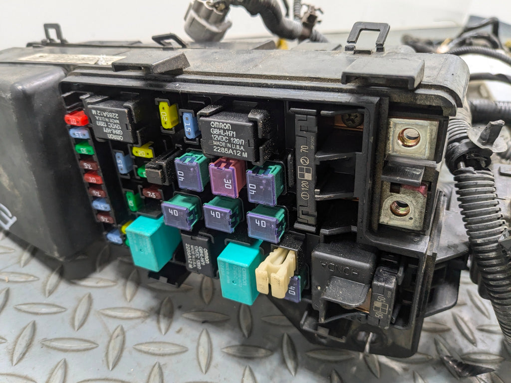 2004 - 2006 ACURA TL OEM ENGINE WIRE HARNESS WIRING LOOM AND FUSE BOX