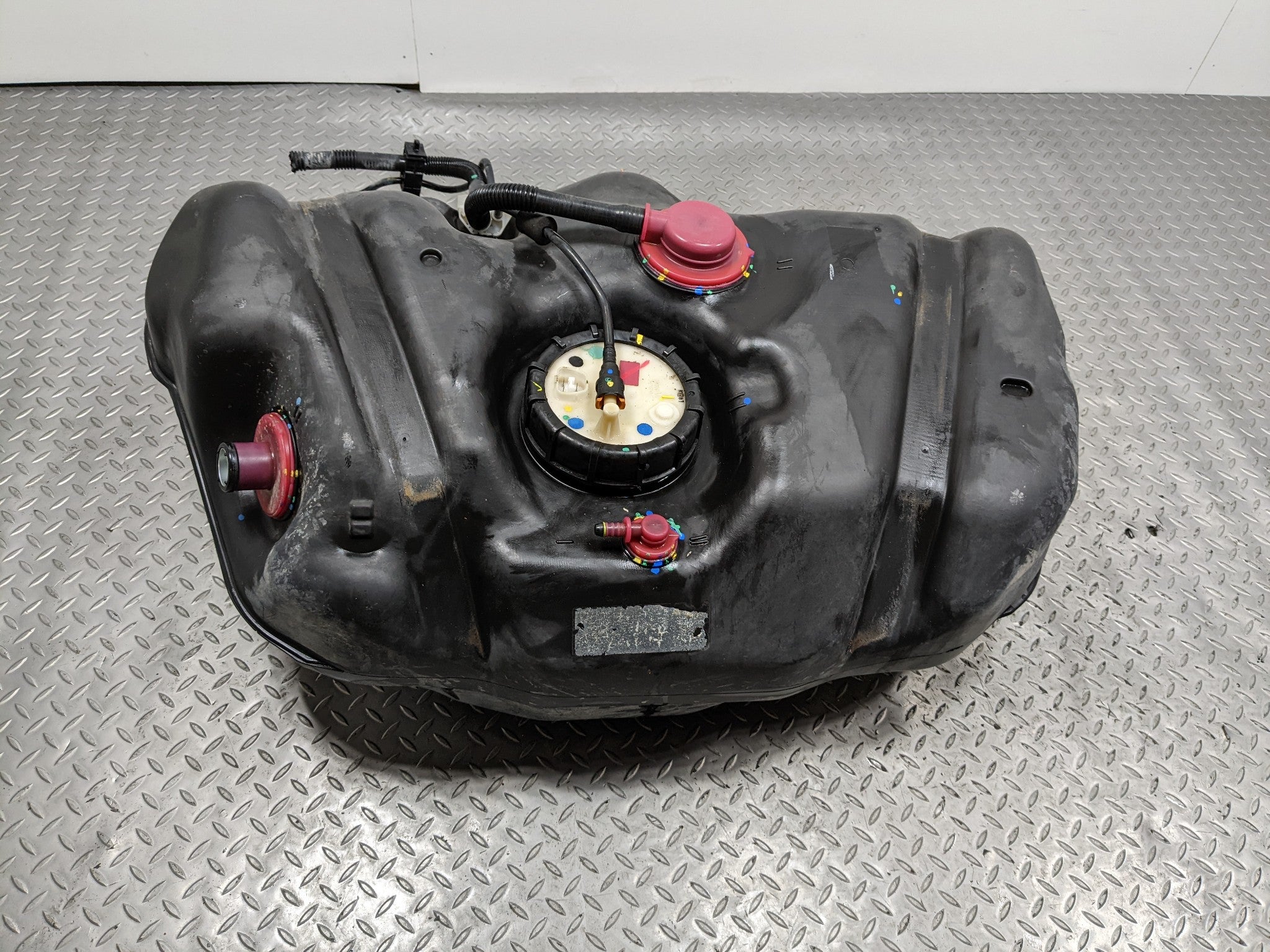 2004 - 2006 ACURA TL OEM GAS FUEL TANK RESERVIOR ASSEMBLY