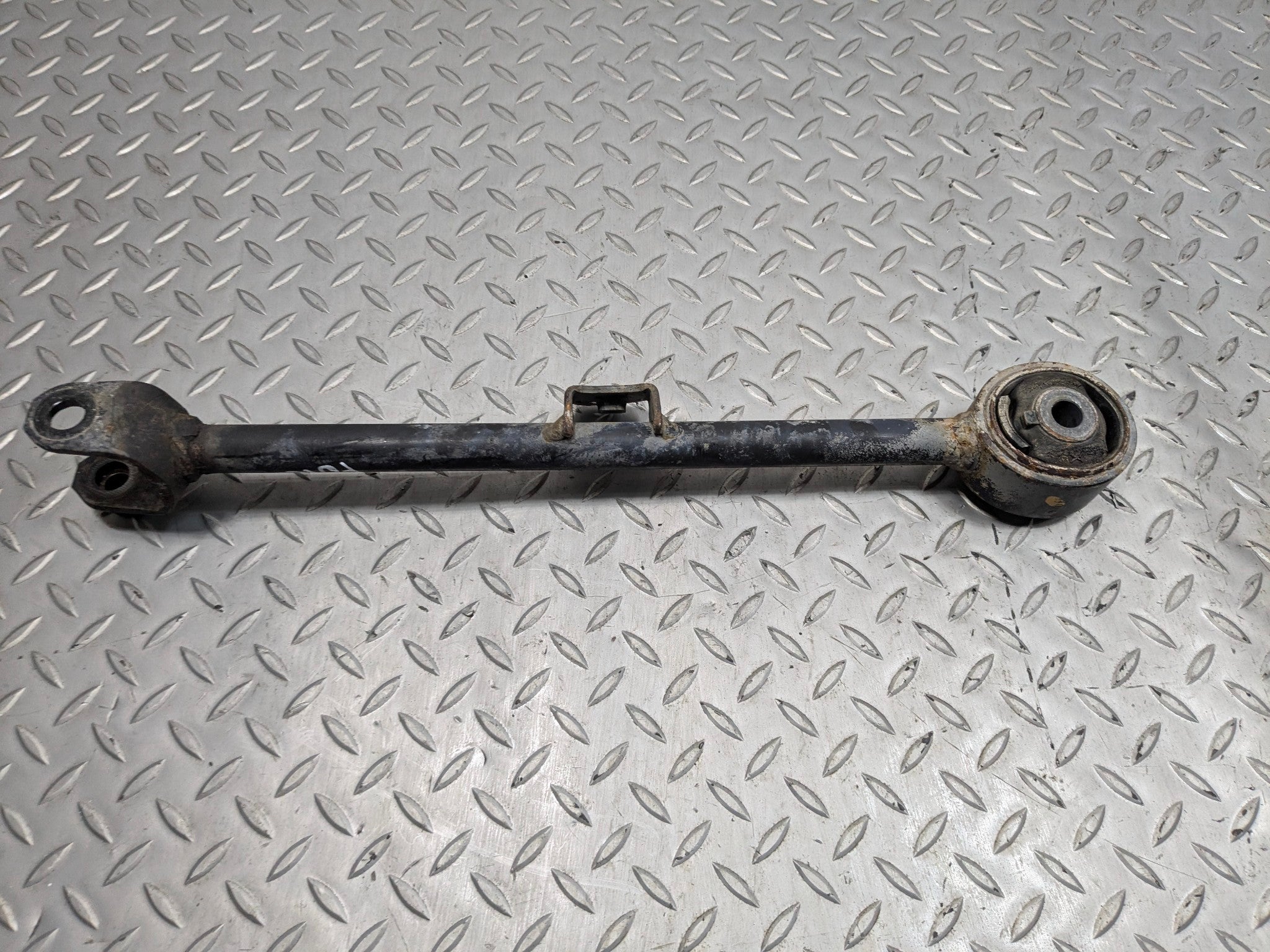 2004 - 2006 ACURA TL OEM LOWER CONTROL ARM REAR RIGHT FORWARD PASSENGER SIDE