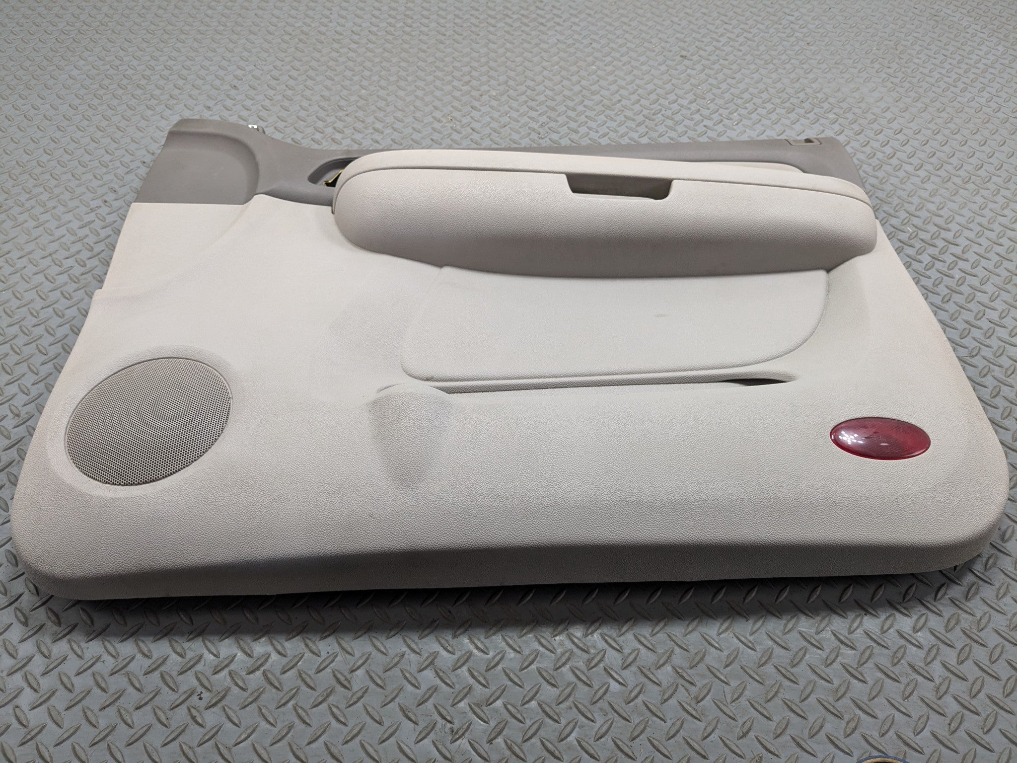 07 - 09 CHEVROLET TAHOE OEM INTERIOR DOOR TRIM PANEL FRONT RIGHT PASSENGER SIDE