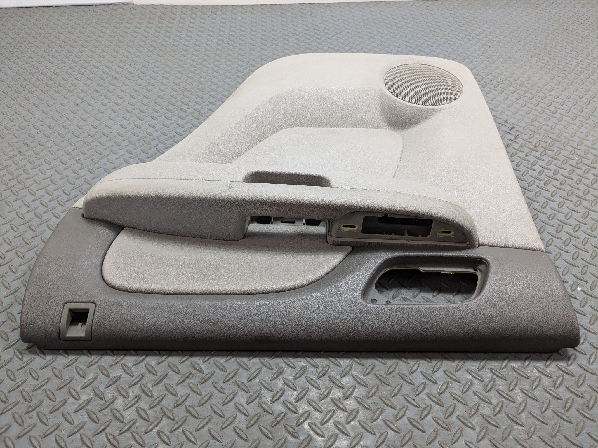 07 - 09 CHEVROLET TAHOE OEM INTERIOR DOOR TRIM PANEL REAR RIGHT PASSENGER SIDE