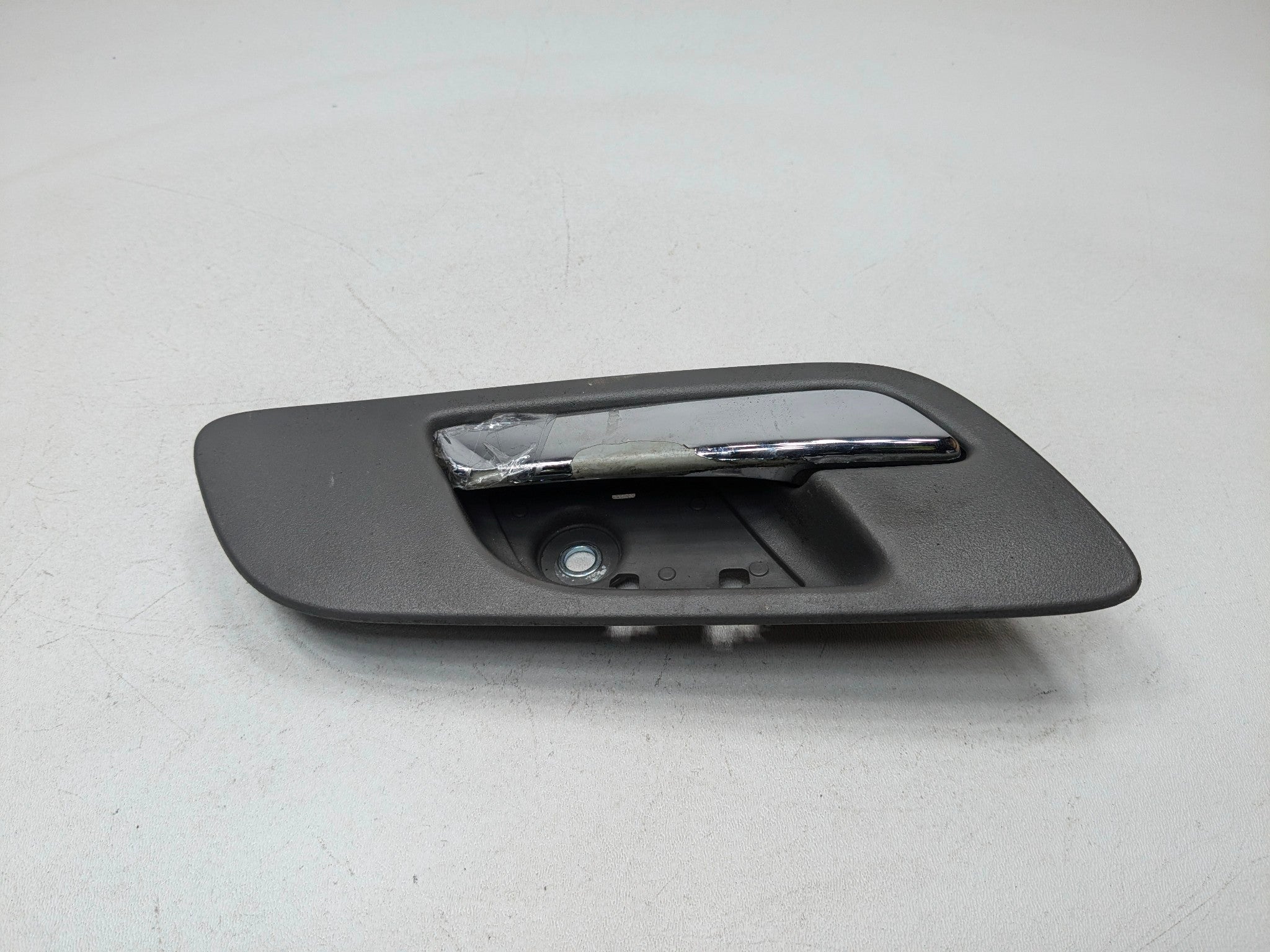 07 - 09 CHEVROLET TAHOE OEM INTERIOR DOOR RELEASE HANDLE FRONT LEFT DRIVER SIDE