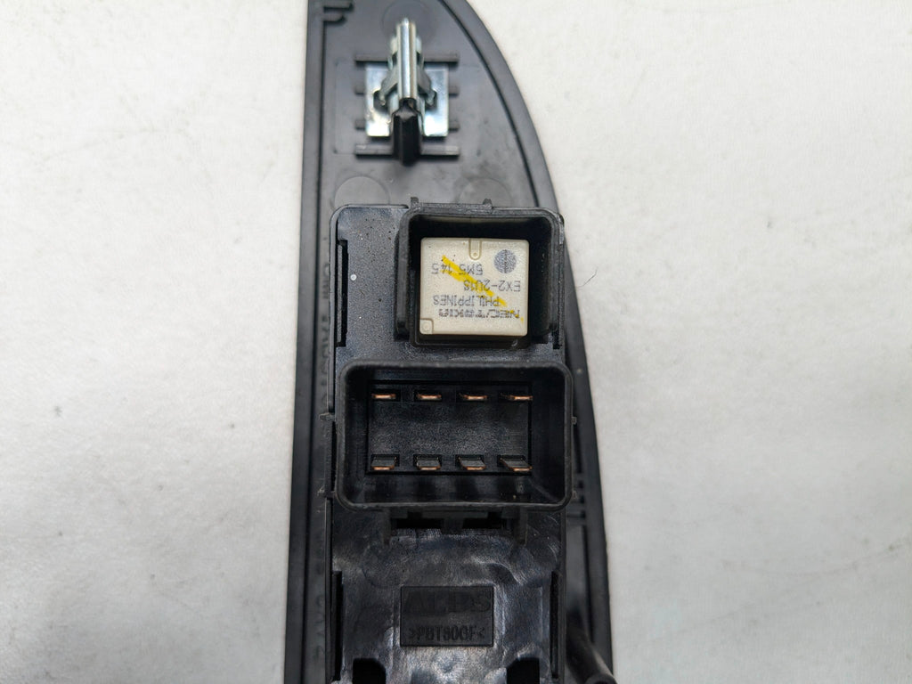 07 - 09 CHEVROLET TAHOE OEM DOOR WINDOW CONTROL SWITCH REAR RIGHT PASSENGER SIDE