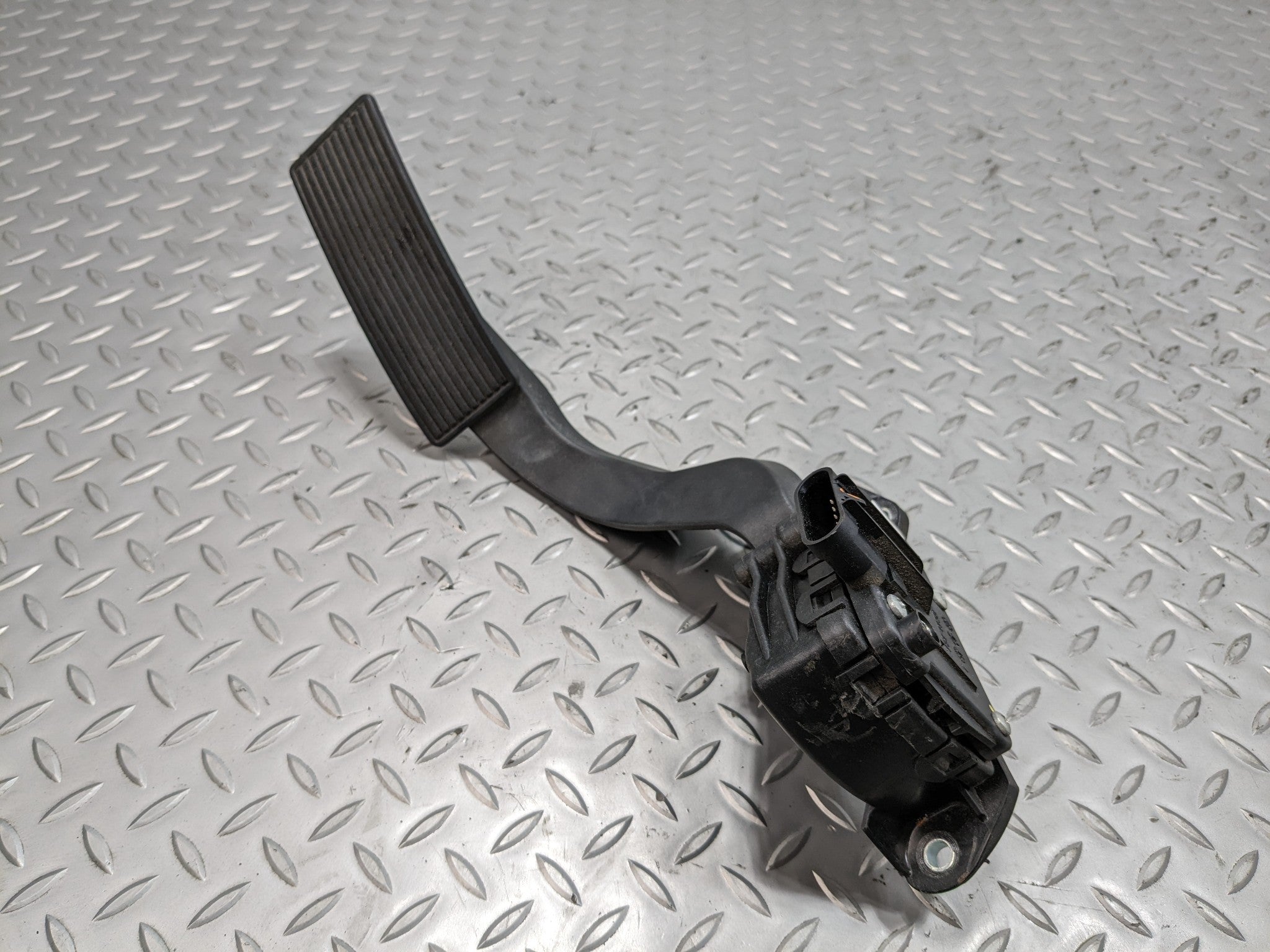 07 - 09 CHEVROLET TAHOE OEM ACCELERATOR PEDAL GAS THROTTLE WITH SENSOR ASSEMBLY