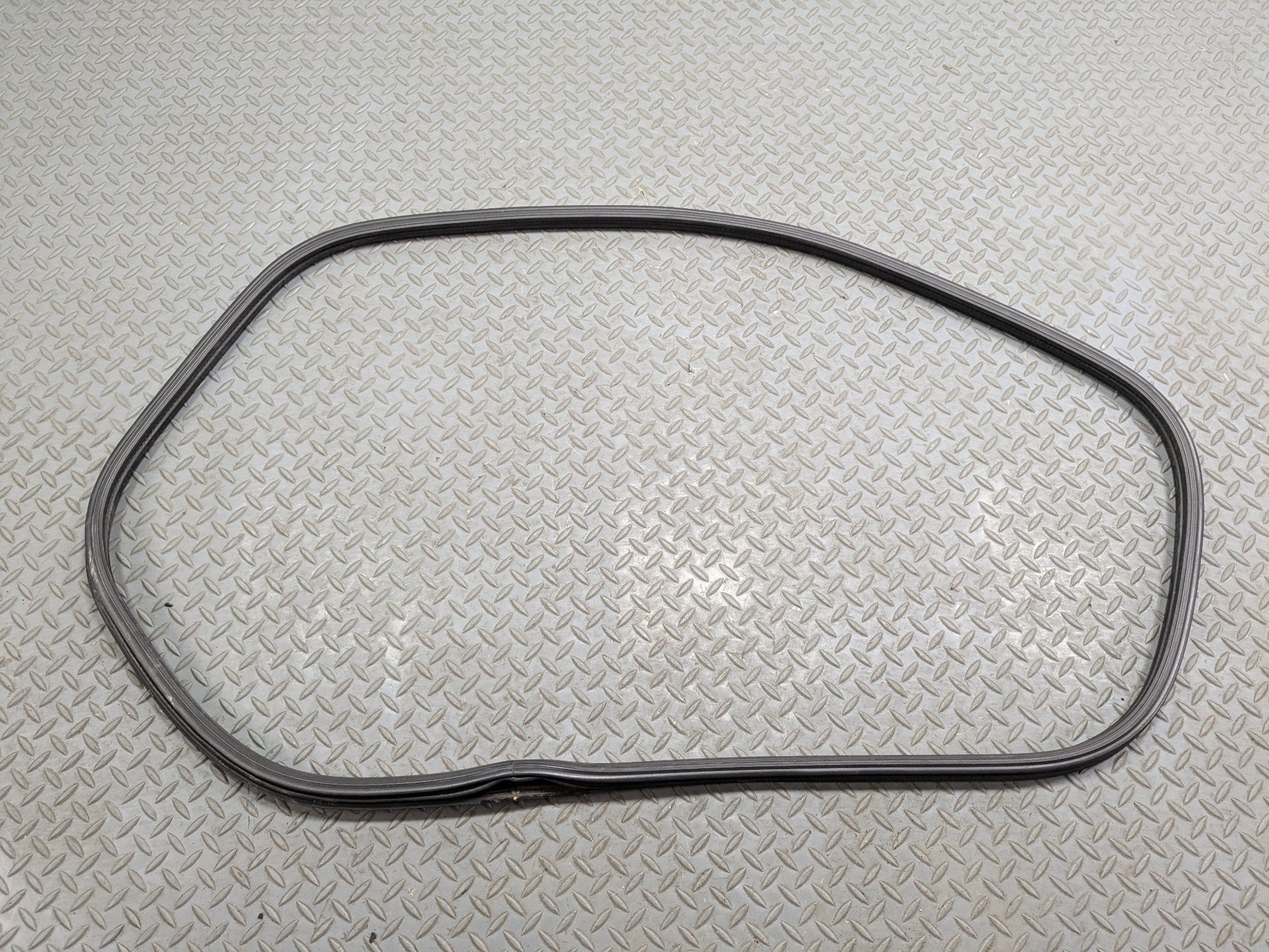 07 - 09 CHEVROLET TAHOE OEM DOOR SEAL WEATHER STRIPPING RUBBER REAR LEFT SIDE