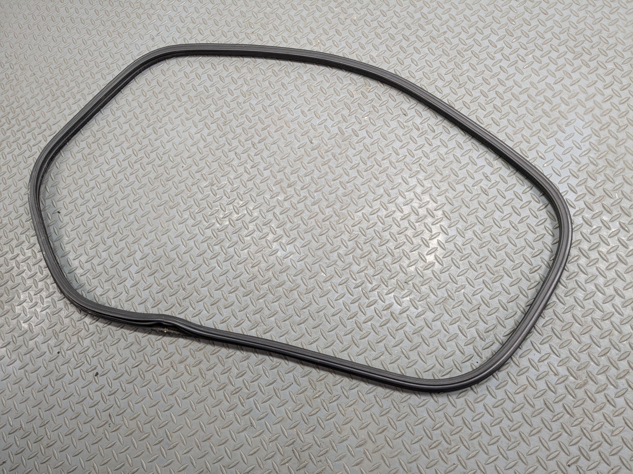 07 - 09 CHEVROLET TAHOE OEM DOOR SEAL WEATHER STRIPPING RUBBER REAR LEFT SIDE