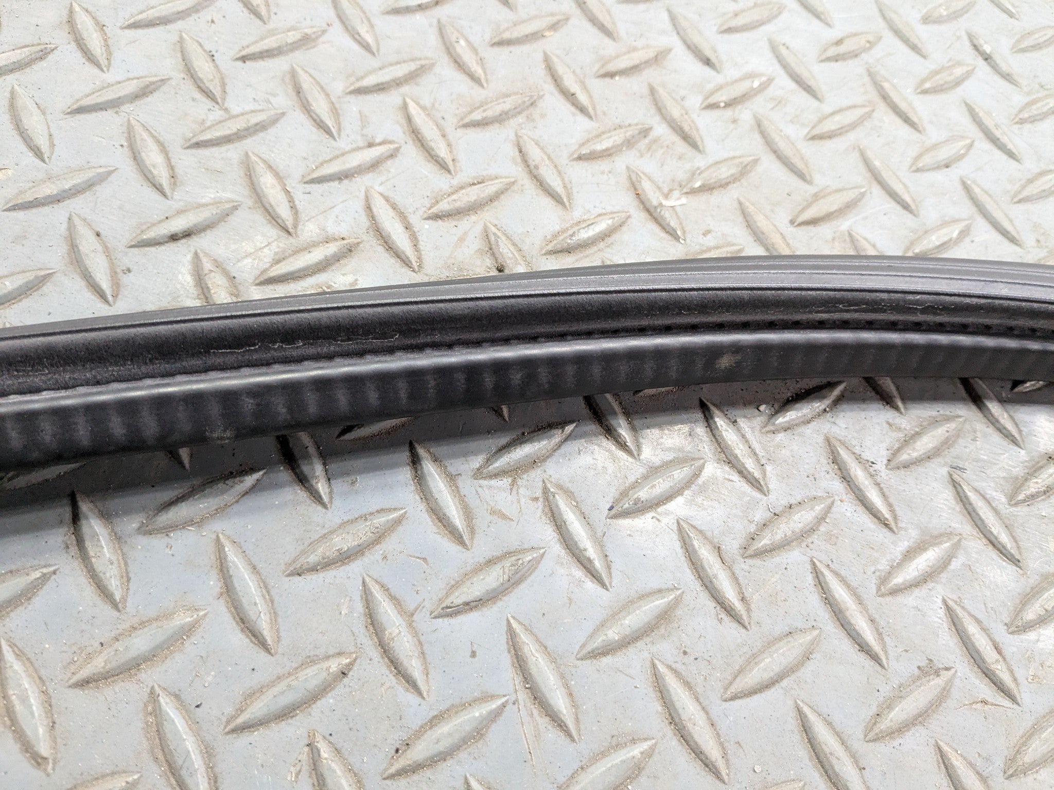 07 - 09 CHEVROLET TAHOE OEM DOOR SEAL WEATHER STRIPPING RUBBER REAR LEFT SIDE