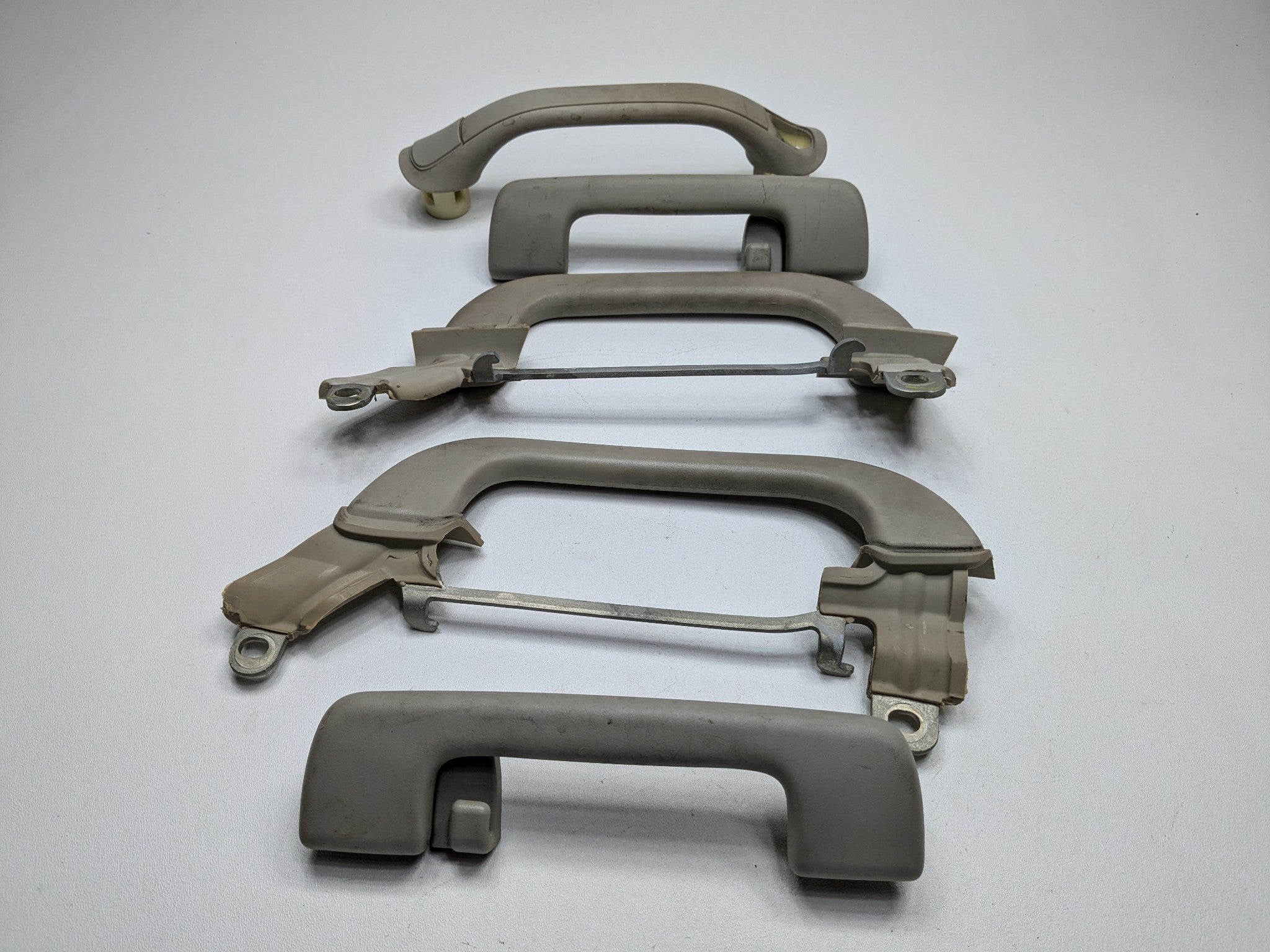 07 - 09 CHEVROLET TAHOE OEM INTERIOR OVERHEAD GRAB BAR HANDLE SET FRONT AND REAR