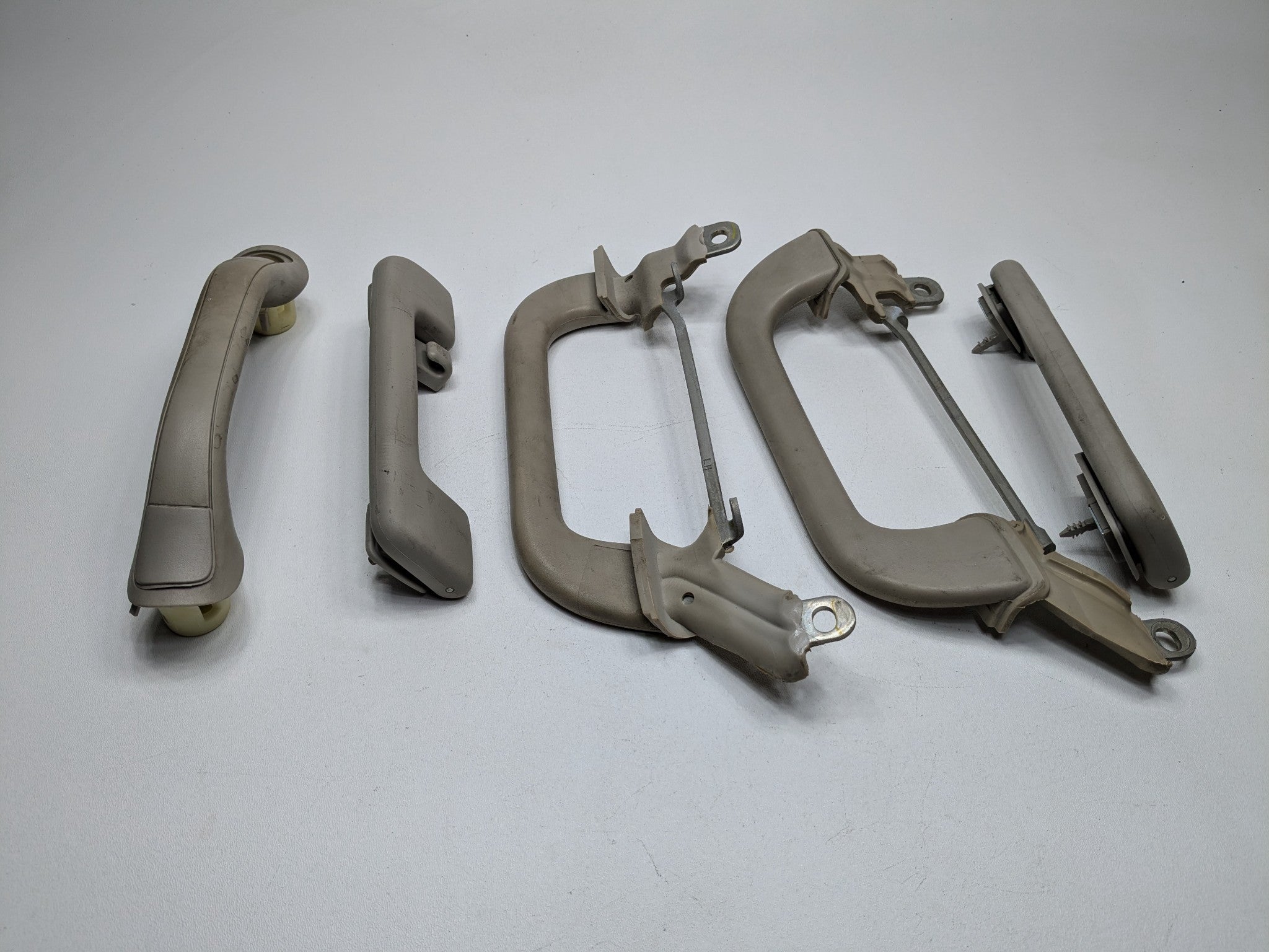 07 - 09 CHEVROLET TAHOE OEM INTERIOR OVERHEAD GRAB BAR HANDLE SET FRONT AND REAR