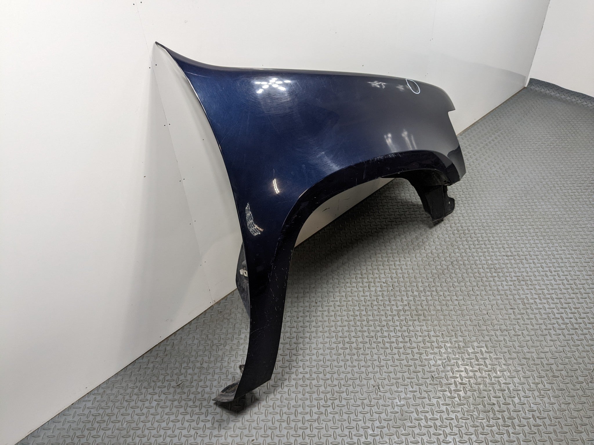 07 - 09 CHEVROLET TAHOE OEM FENDER COVER PANEL RIGHT SIDE BERMUDA BLUE METALLIC