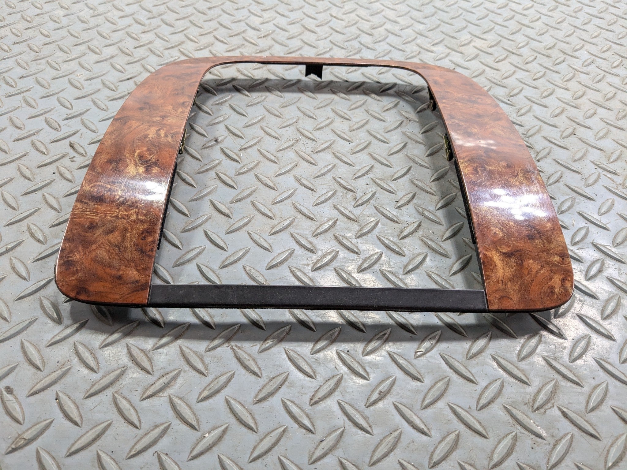07 - 09 CHEVROLET TAHOE OEM DASH CENTER RADIO BEZEL TRIM PANEL WALNUT WOOD GRAIN