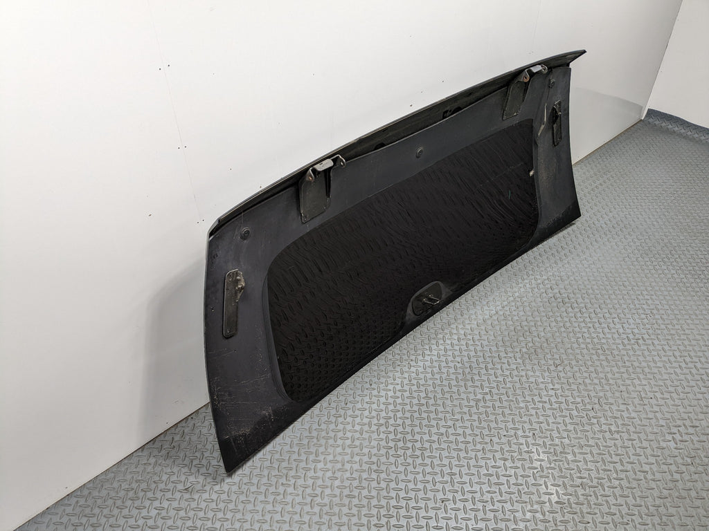 07 - 09 CHEVROLET TAHOE OEM REAR TAILGATE GLASS AND SPOILER WITH 3RD BRAKE LIGHT