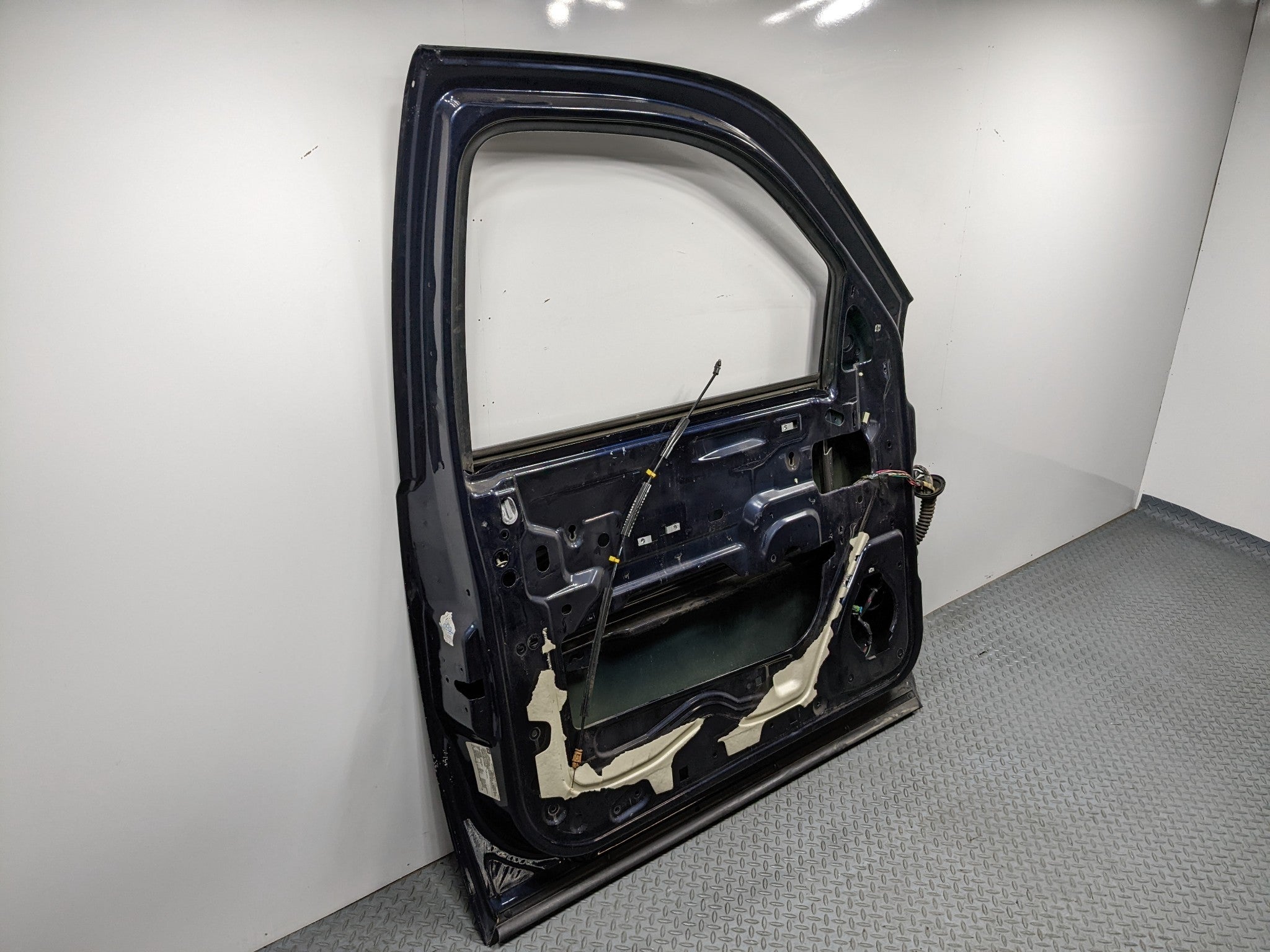 07 - 09 CHEVROLET TAHOE OEM DOOR SHELL PANEL FRONT LEFT BERMUDA BLUE METALLIC