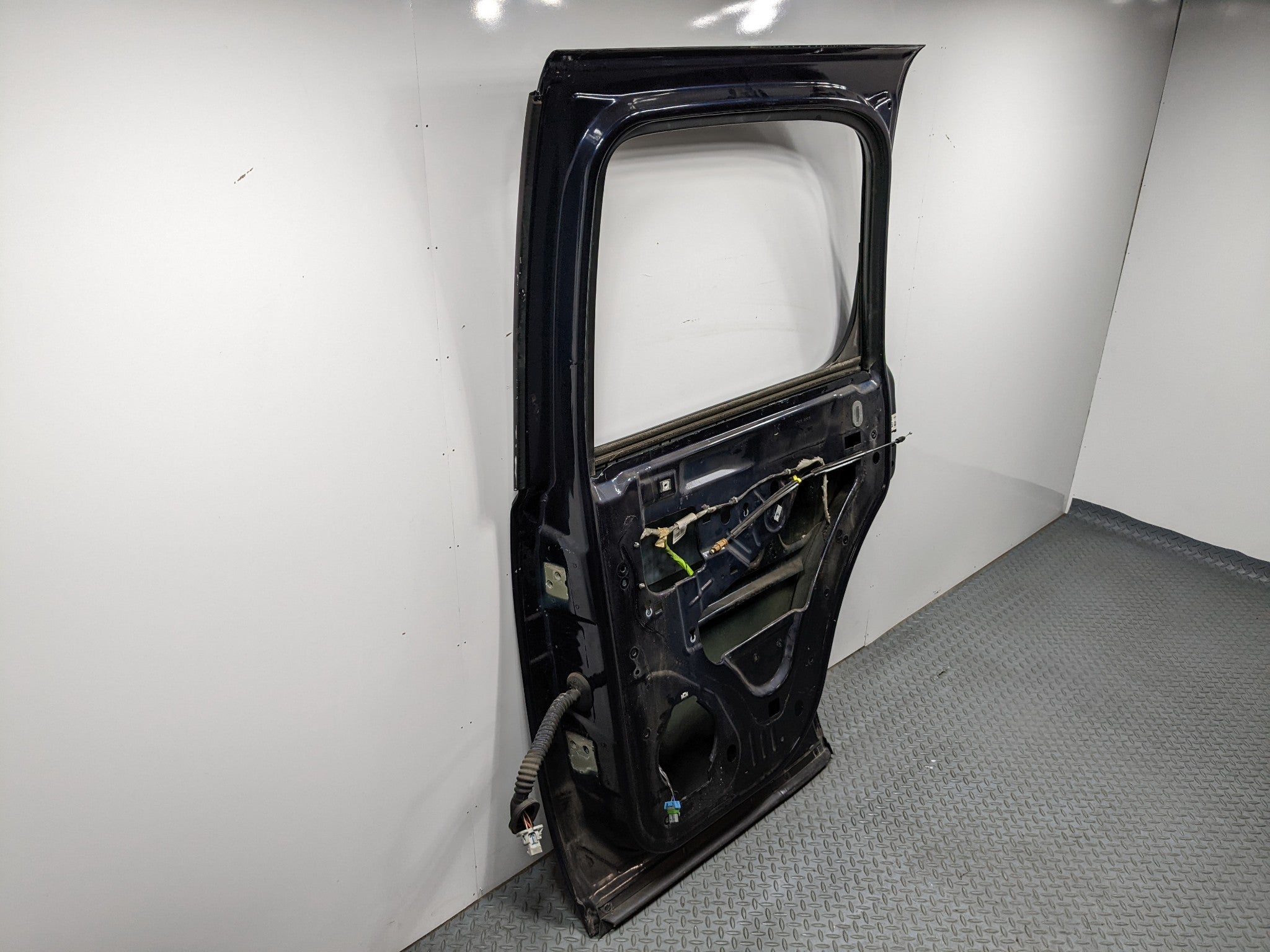 07 - 09 CHEVROLET TAHOE OEM DOOR SHELL PANEL REAR RIGHT BERMUDA BLUE METALLIC