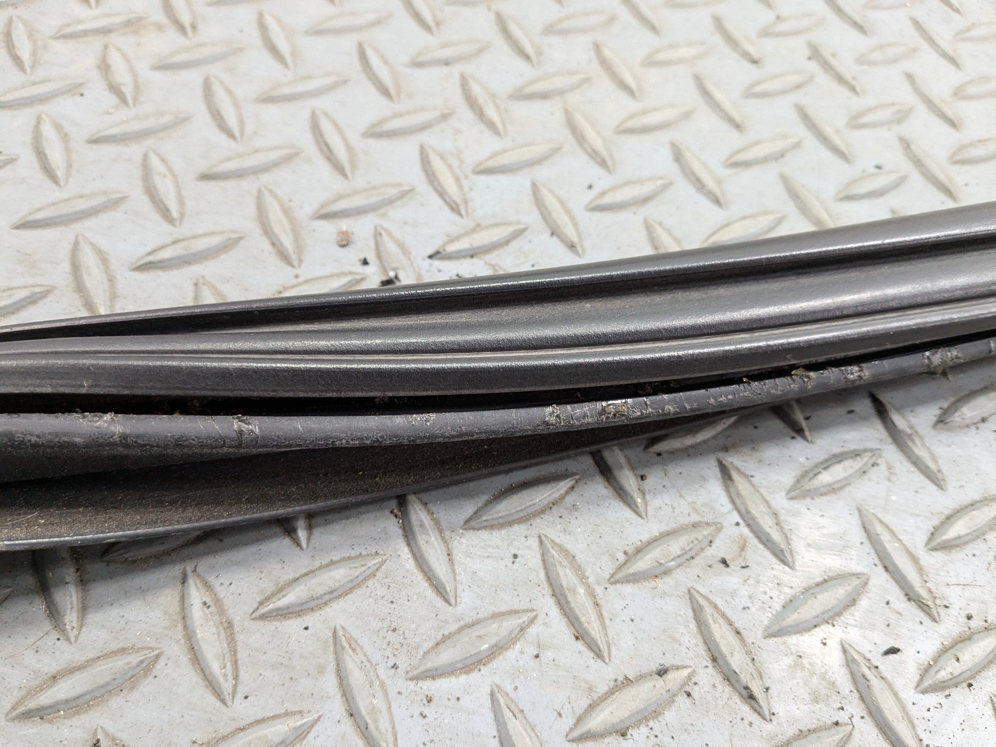 07 - 09 CHEVROLET TAHOE OEM TRUNK TAILGATE SEAL REAR WEATHER STRIPPING RUBBER